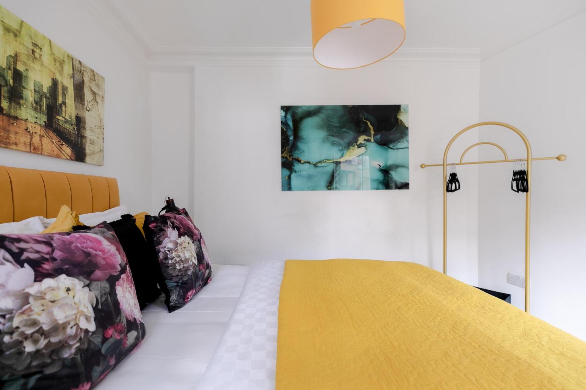 Rare Find Off Oxford St! Soho 5bed Design House For Xxl Groups Apartment London