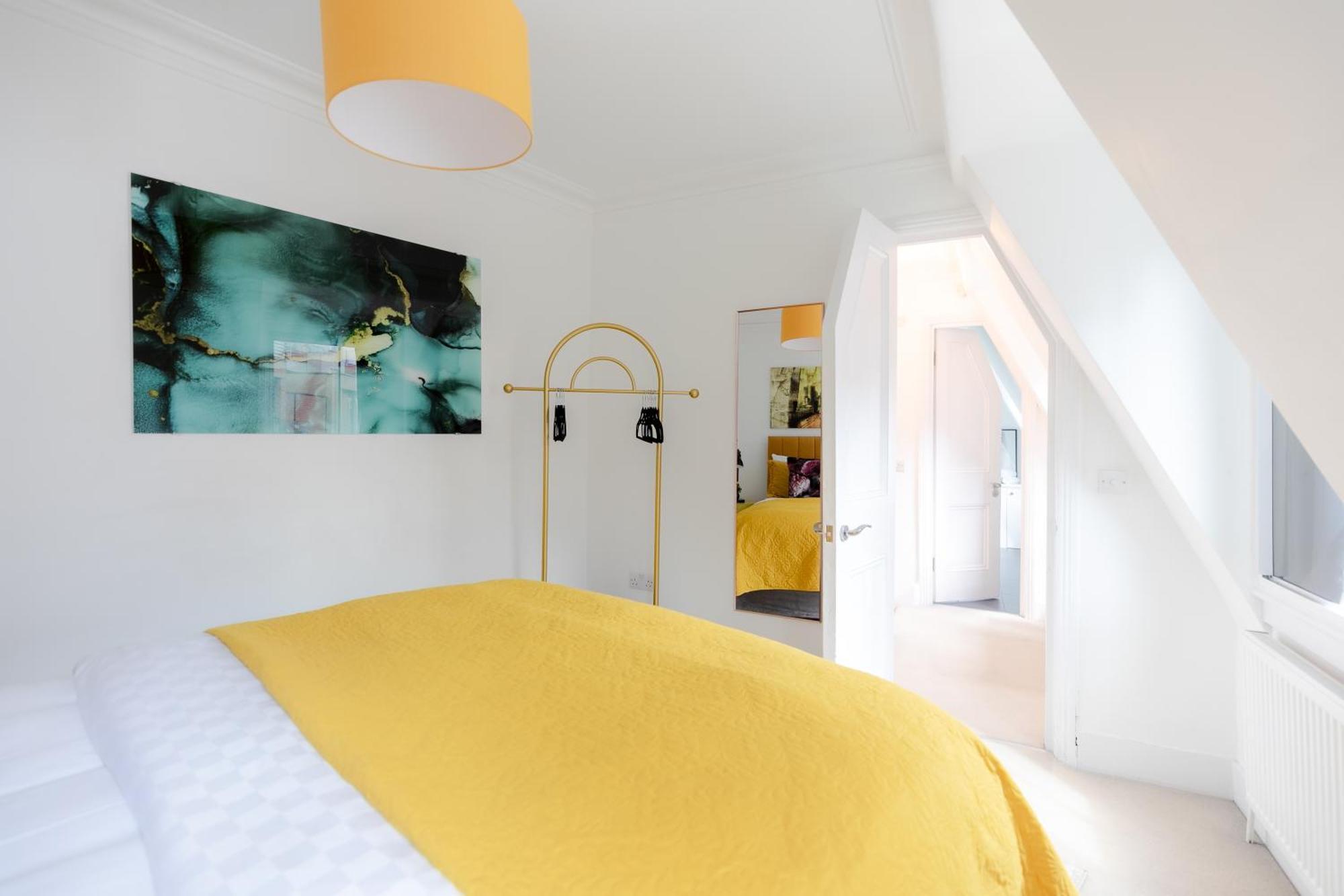 Rare Find Off Oxford St! Soho 5bed Design House For Xxl Groups