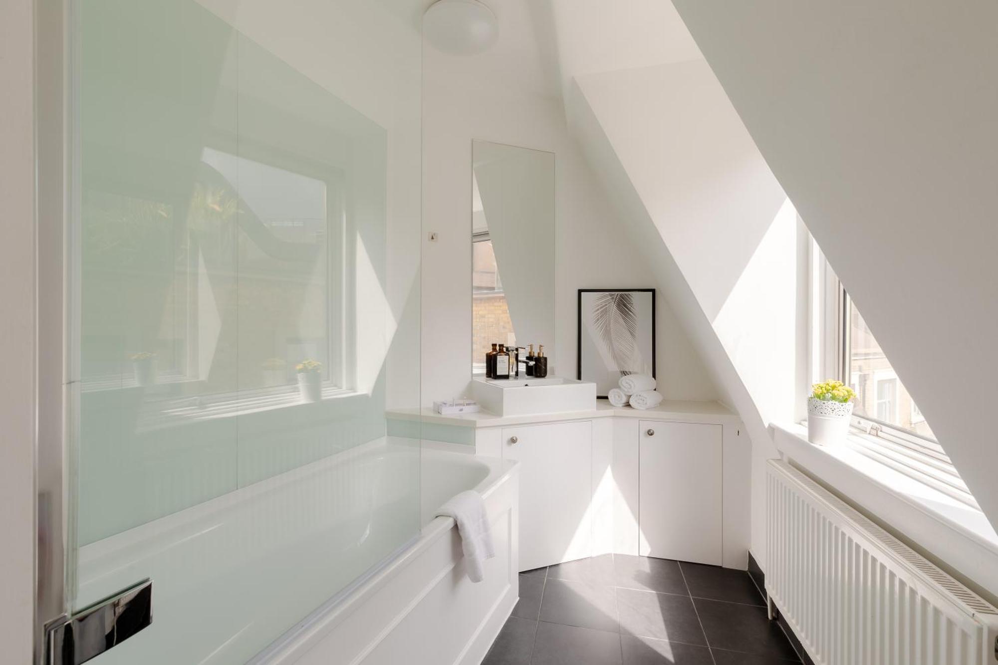 Rare Find Off Oxford St! Soho 5bed Design House For Xxl Groups