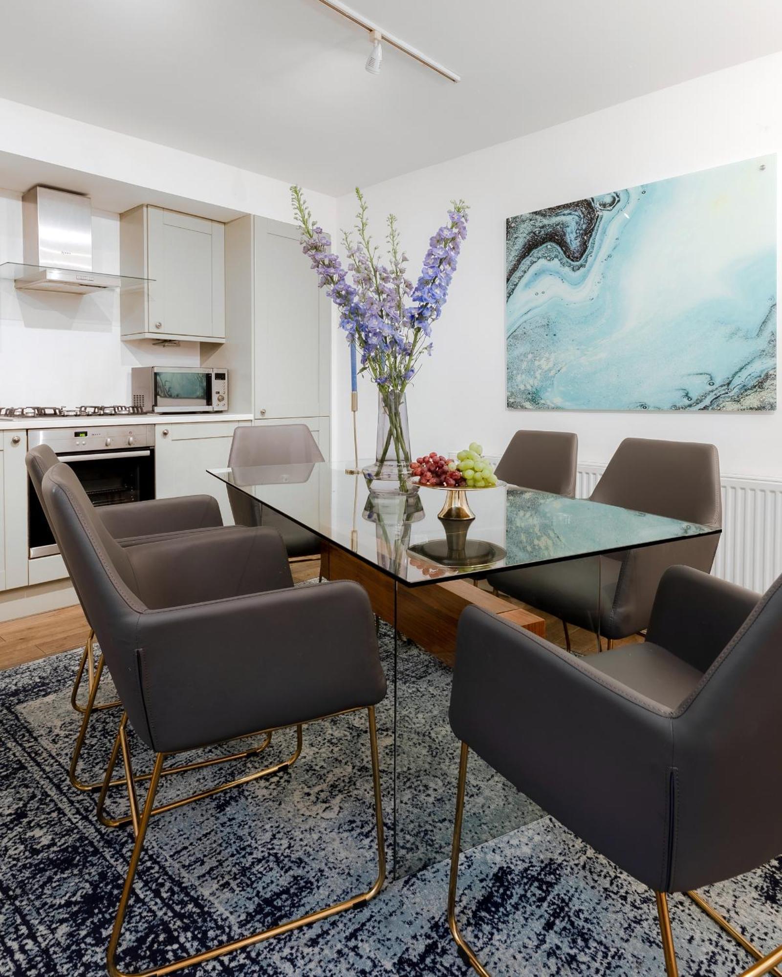 Rare Find Off Oxford St! Soho 5bed Design House For Xxl Groups