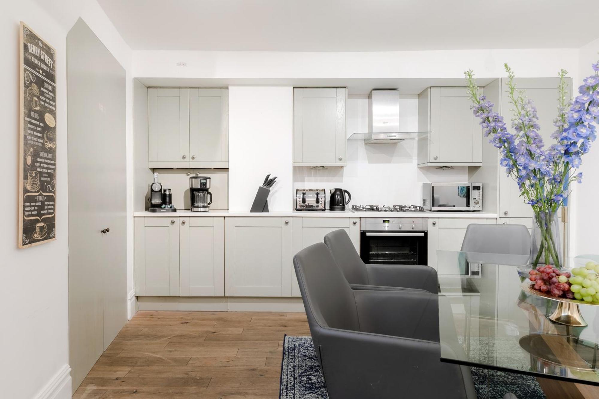 Rare Find Off Oxford St! Soho 5bed Design House For Xxl Groups * London
