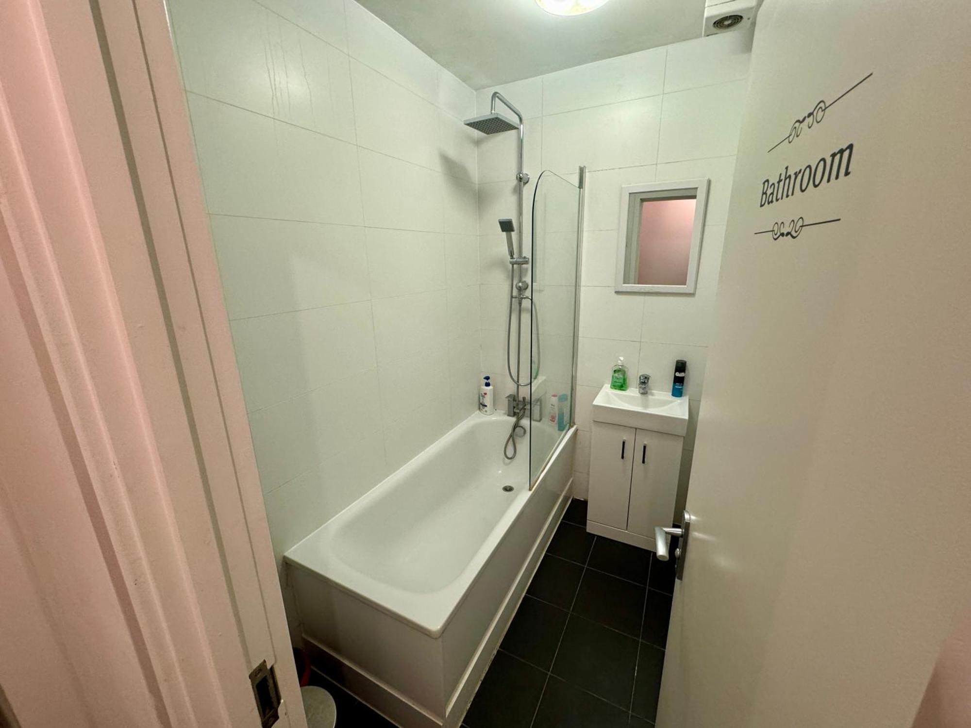 Cosmopolitan Comfort Private Bedrooms In Euston 106 * London