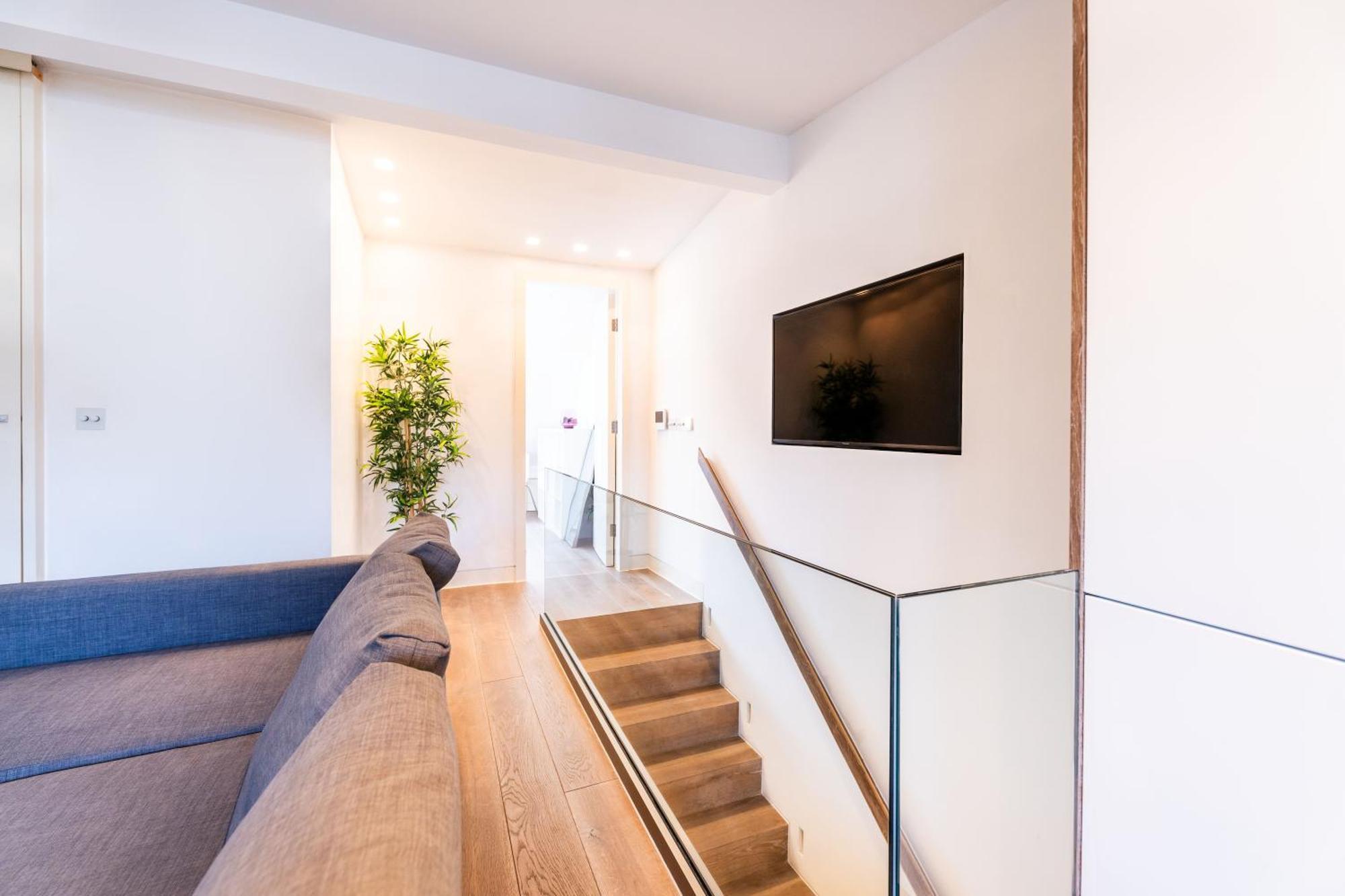 Elegant Mews Apartment *