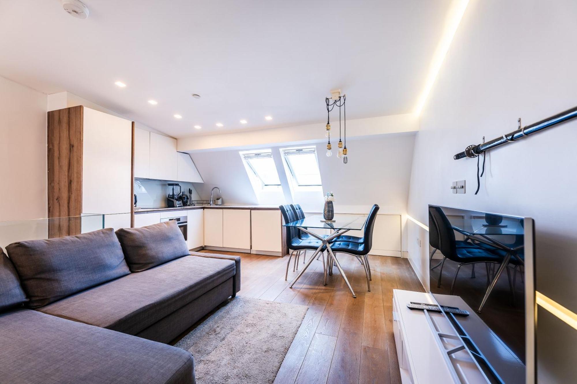 Elegant Mews Apartment London