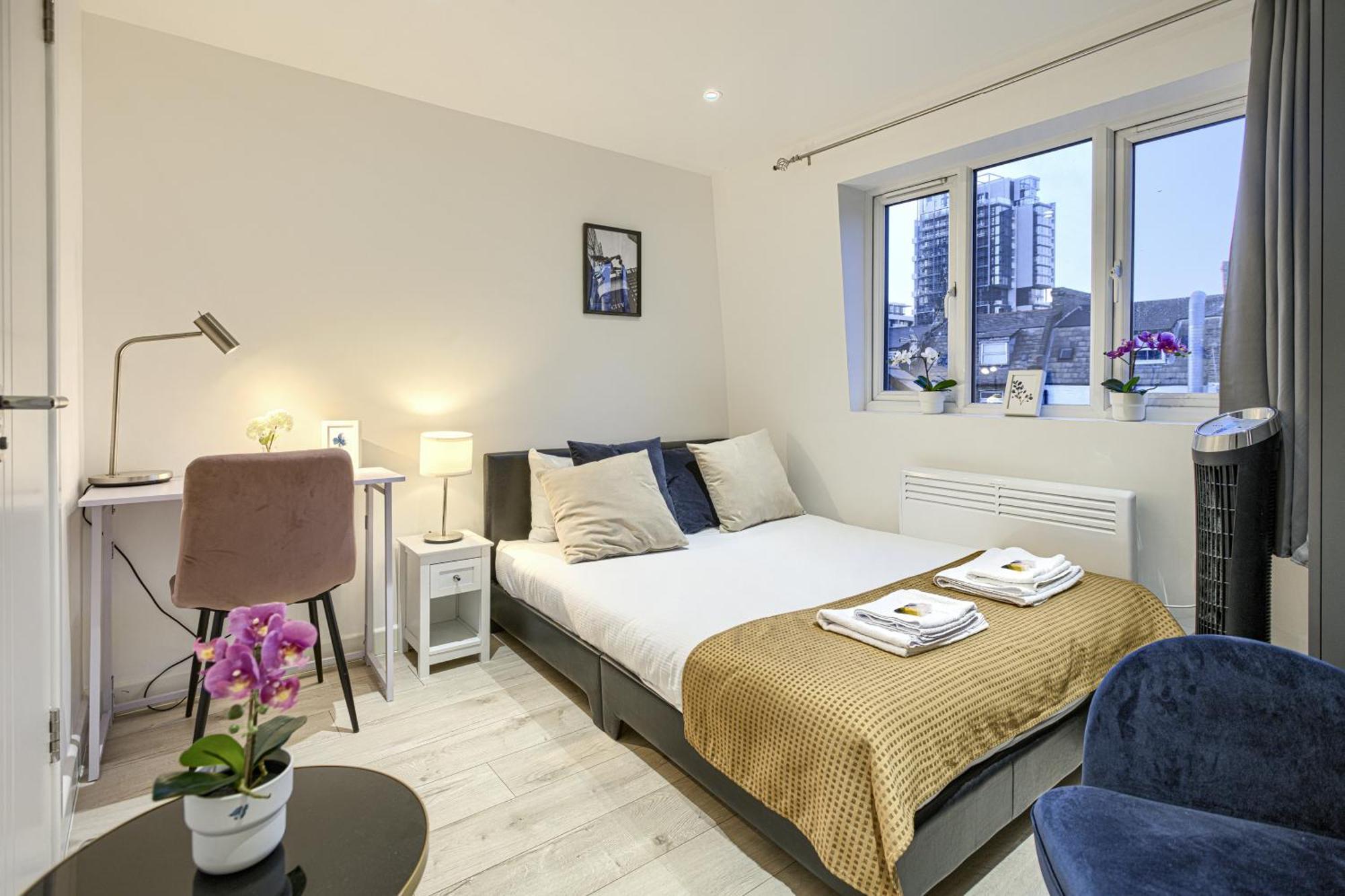 The Finsbury Deluxe Apartment