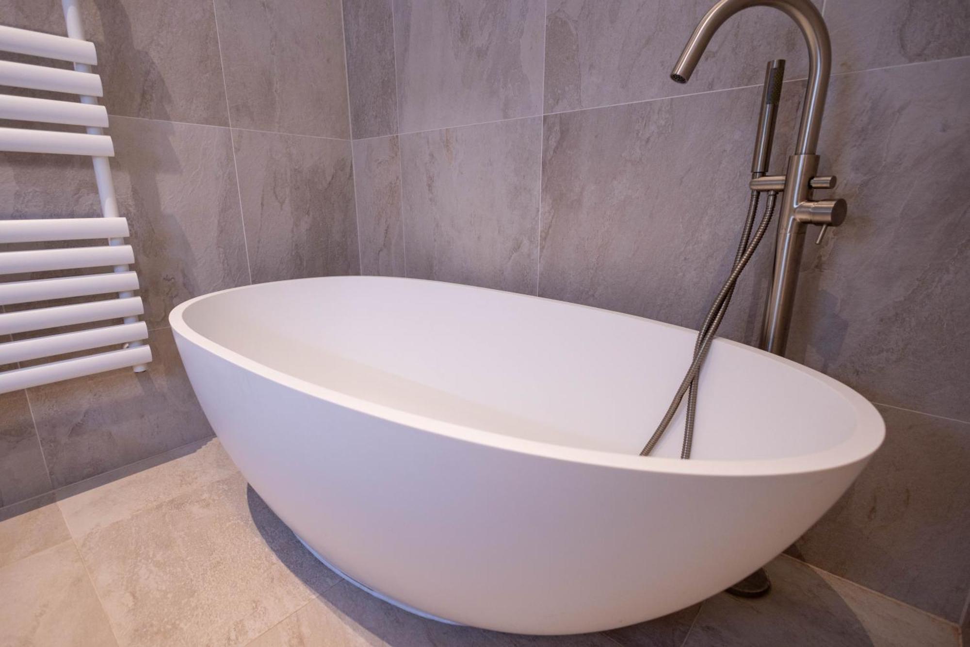 The Arches Luxurious Three Bedroom Close To Hampstead Heath With Garden Balcony And Courtyard Apartment *