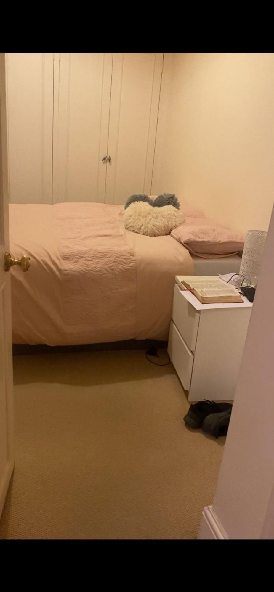 Double Bedroom In Chelsea Homestay London