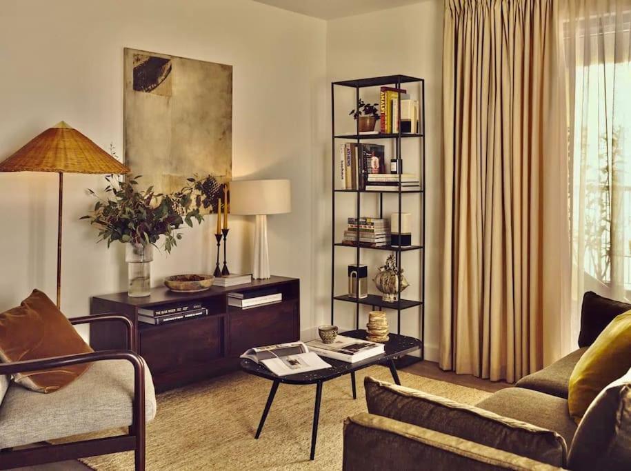 Royal Luxury 3 Beds: Covent Garden Haven Apartment London