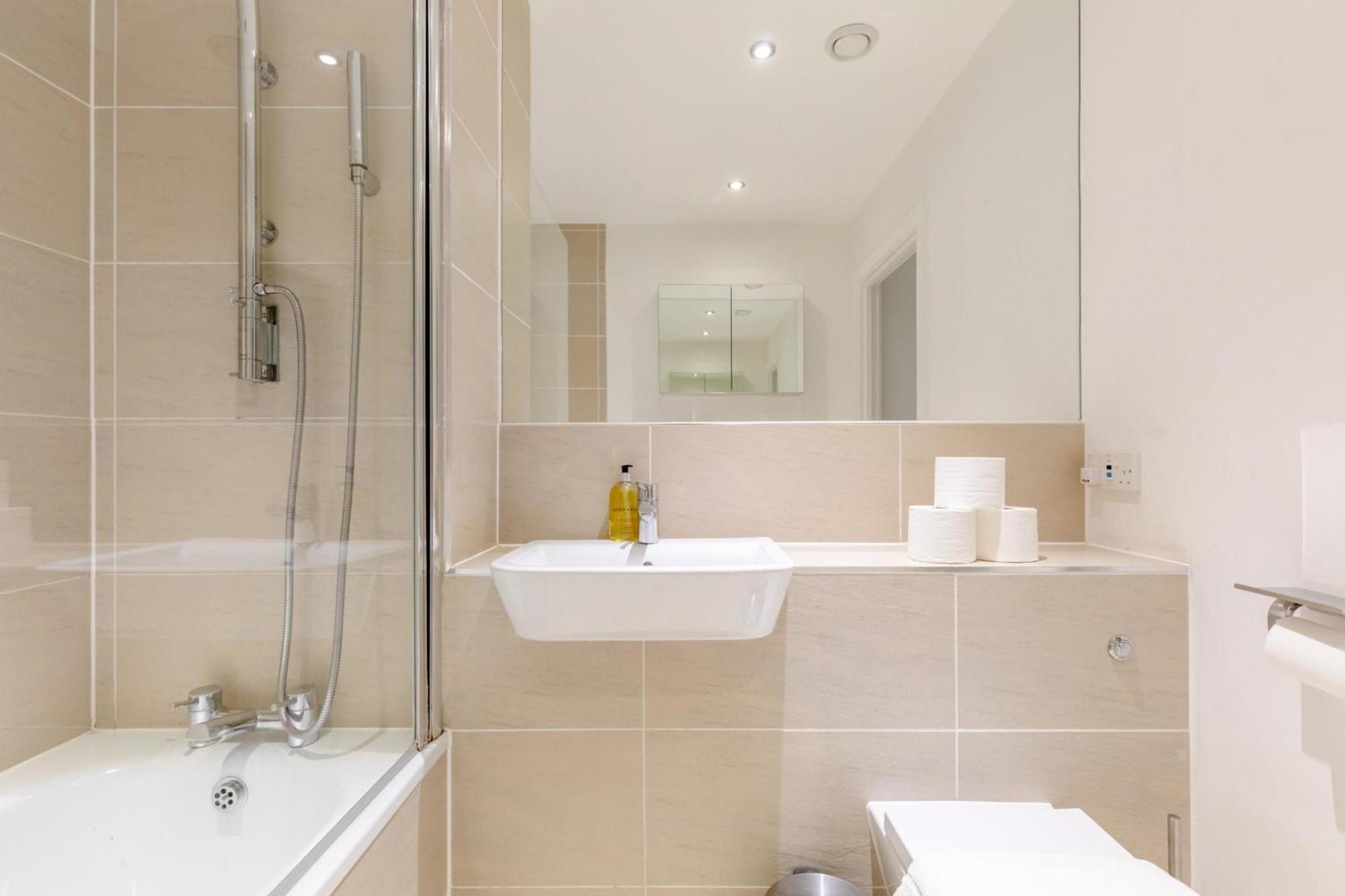 Gorgeous 1bd Flat - 10 Mins From Clapham Common! Apartment