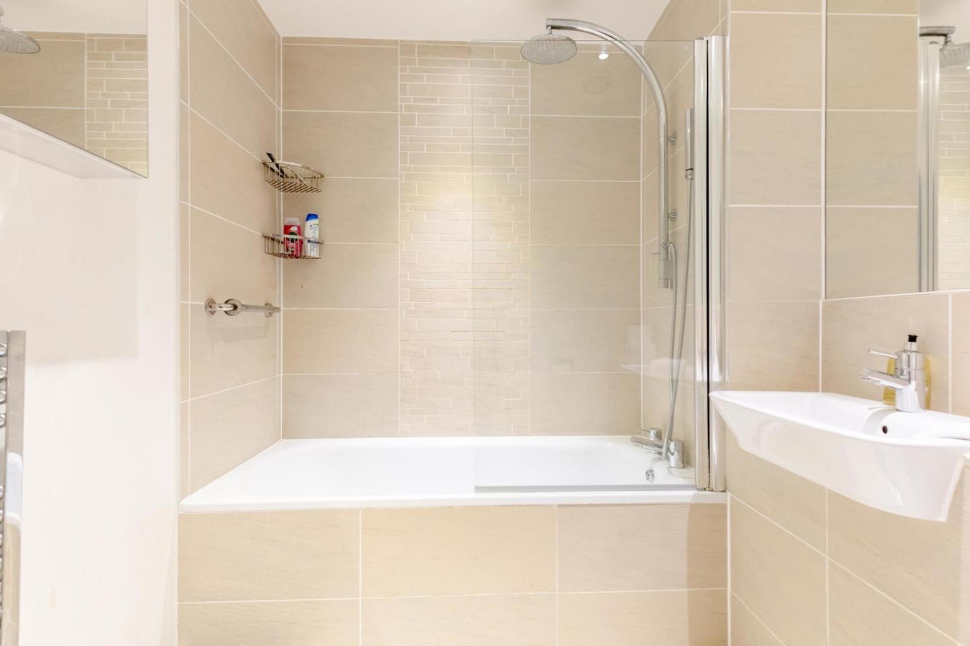 Apartment Gorgeous 1bd Flat - 10 Mins From Clapham Common! London