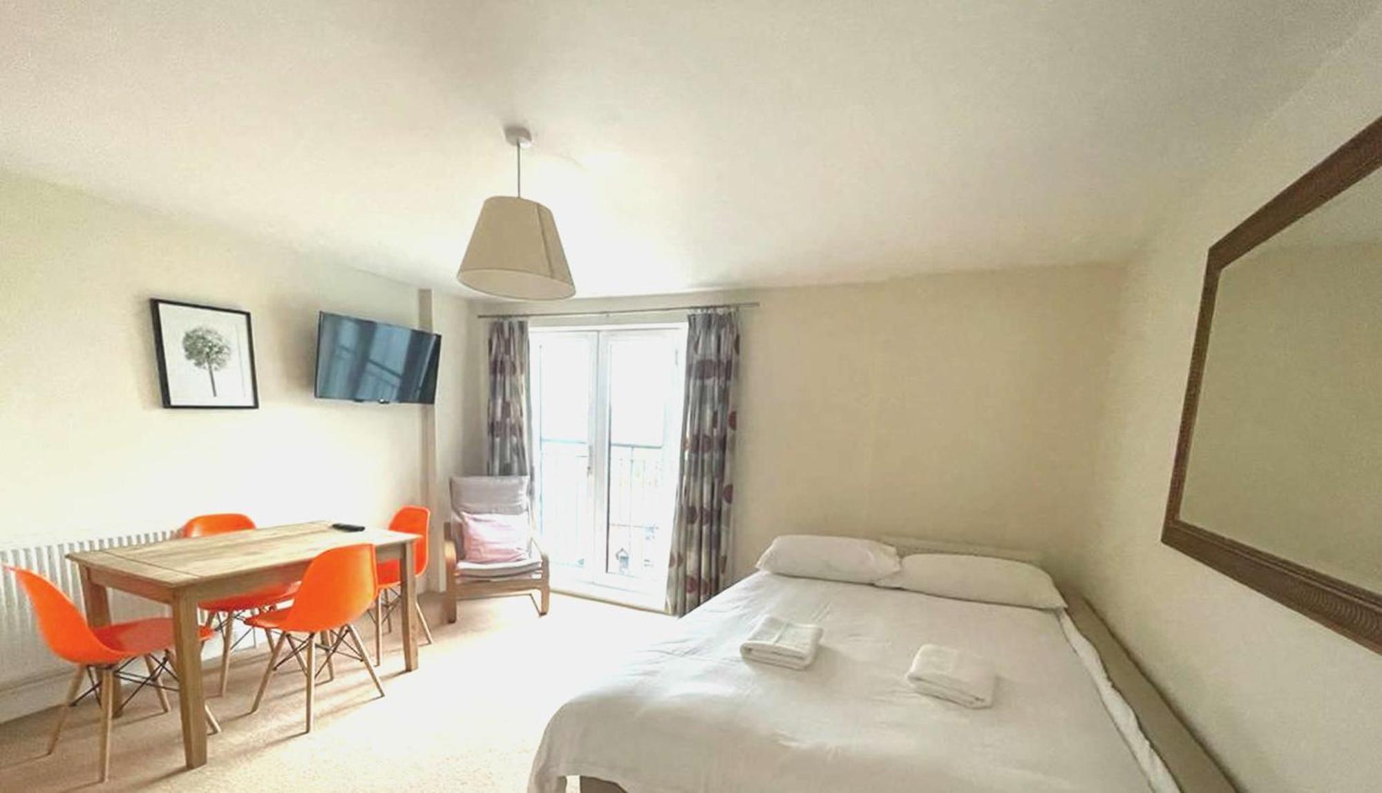 Entire Lovely Flat Londen