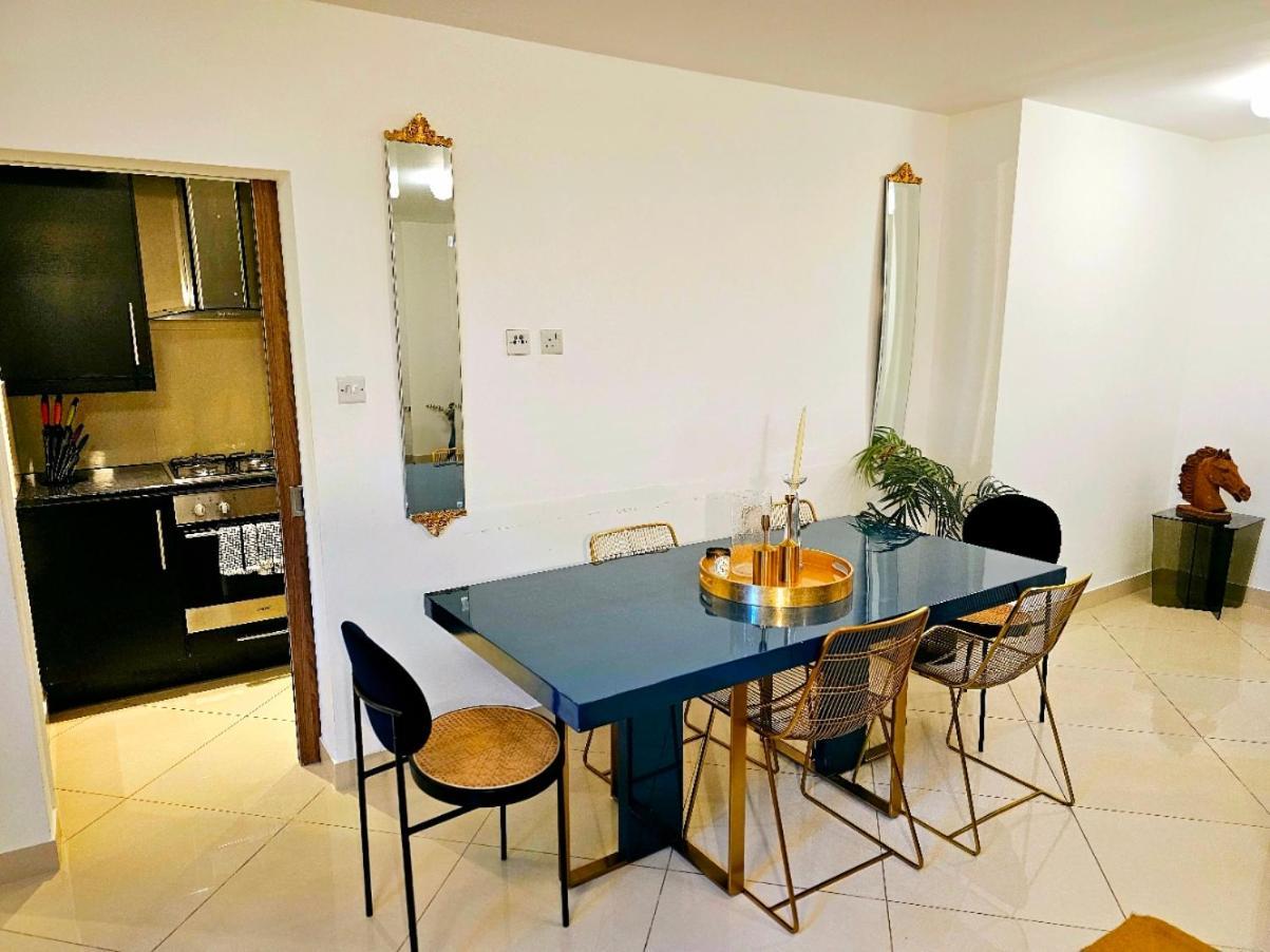 Apartment Modern Hyde Park With Private Entrance & Private Back Patio Near Bayswater & Paddington Stations *