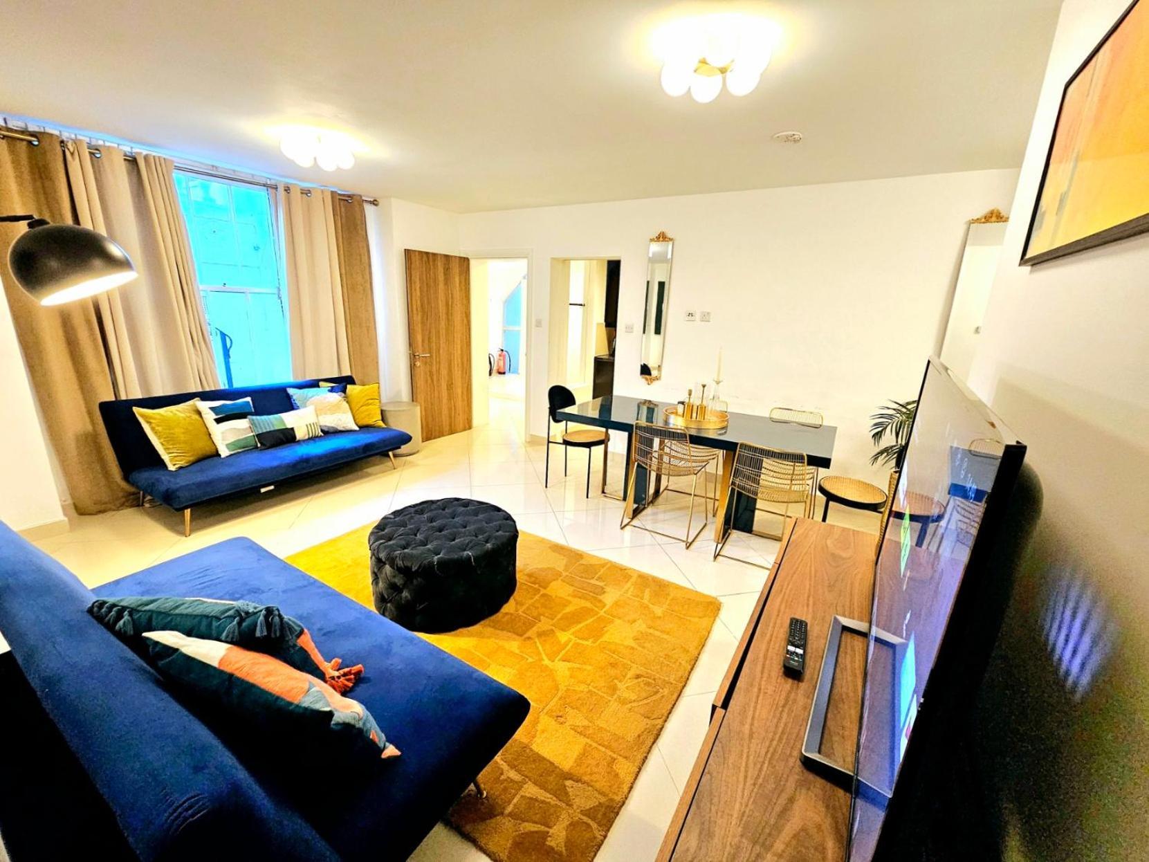 Modern Hyde Park With Private Entrance & Private Back Patio Near Bayswater & Paddington Stations Apartment