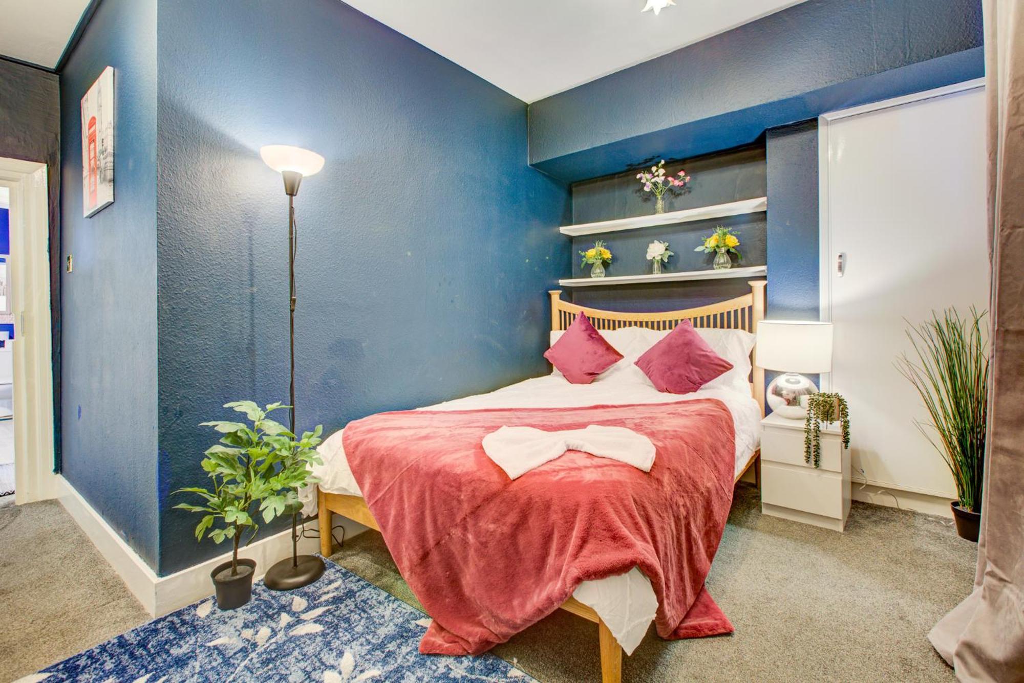 2 Bedroom And Living In * Londres