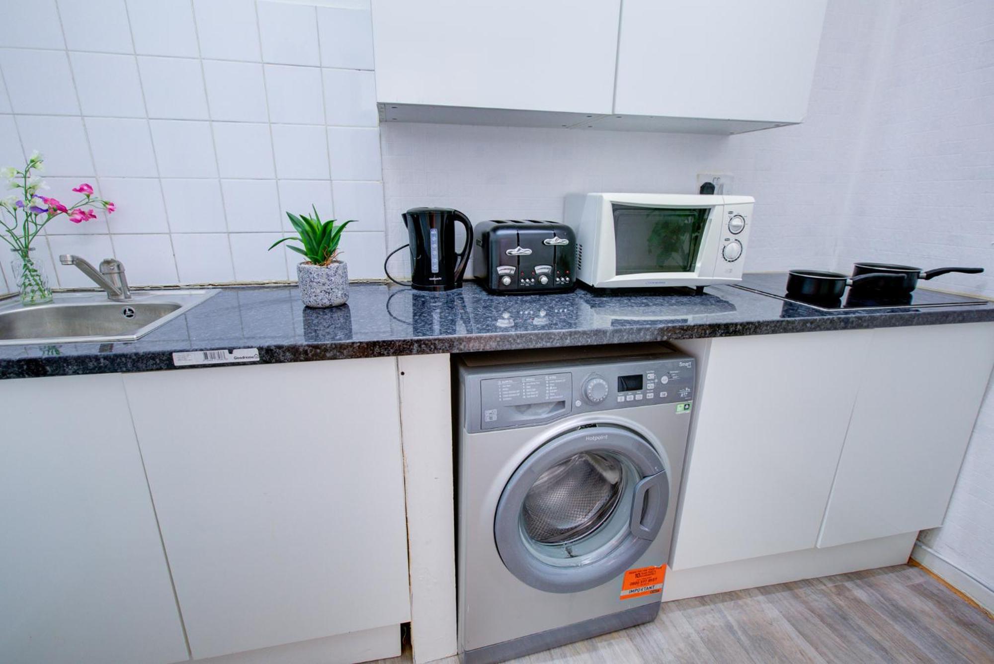 2 Bedroom And Living In * Londres