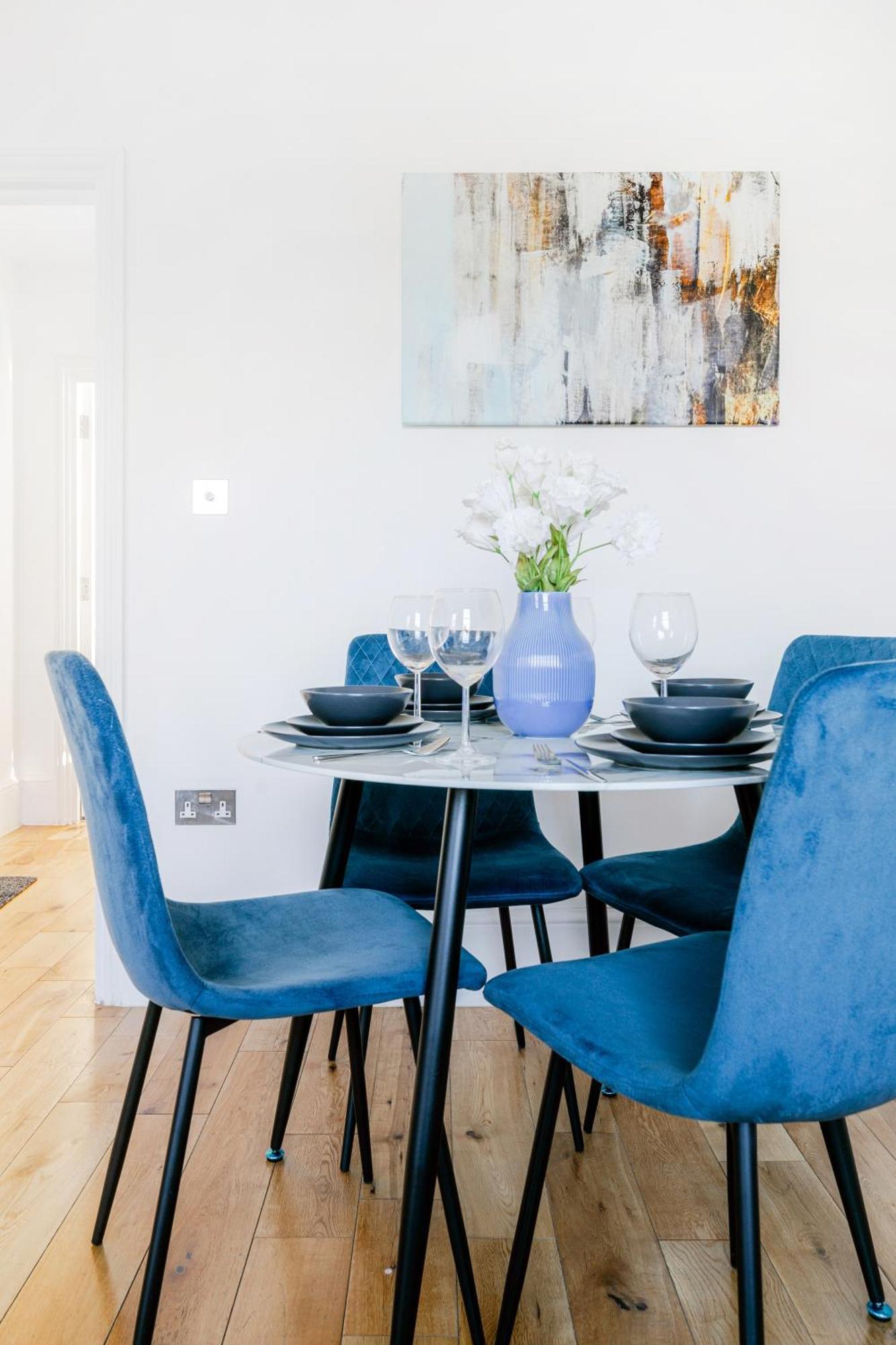 Regent's Park & Baker Street Modern Apartments! London