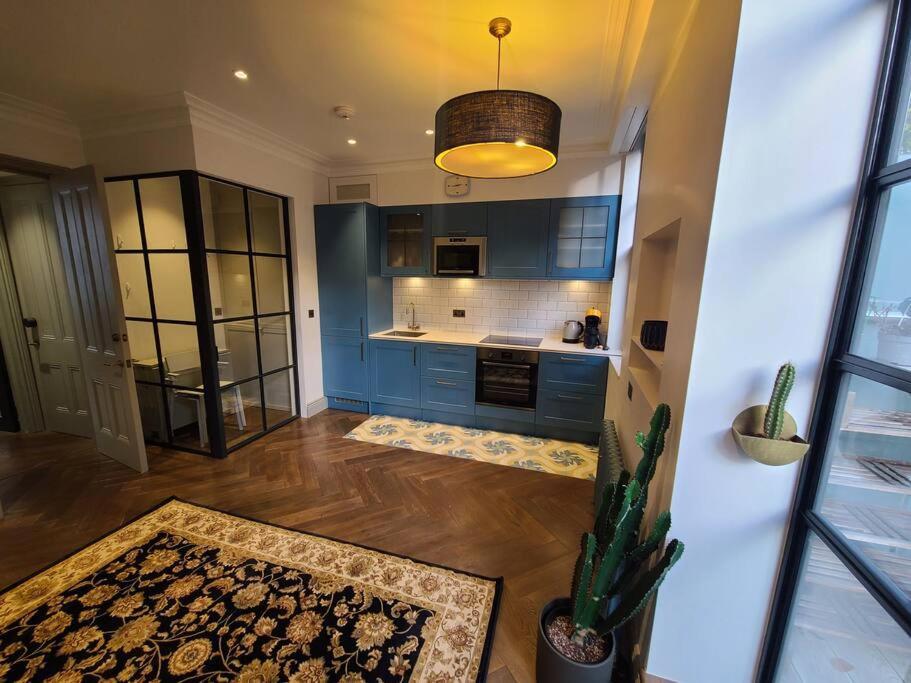 New Boutique Ground Floor Apartment *