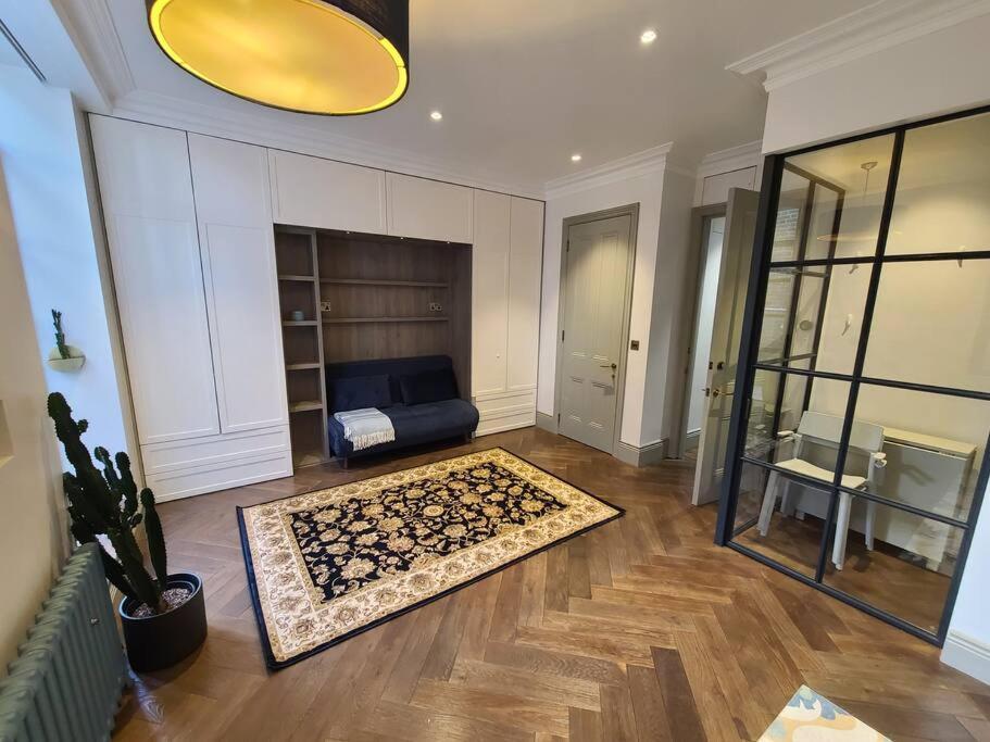 New Boutique Ground Floor * London