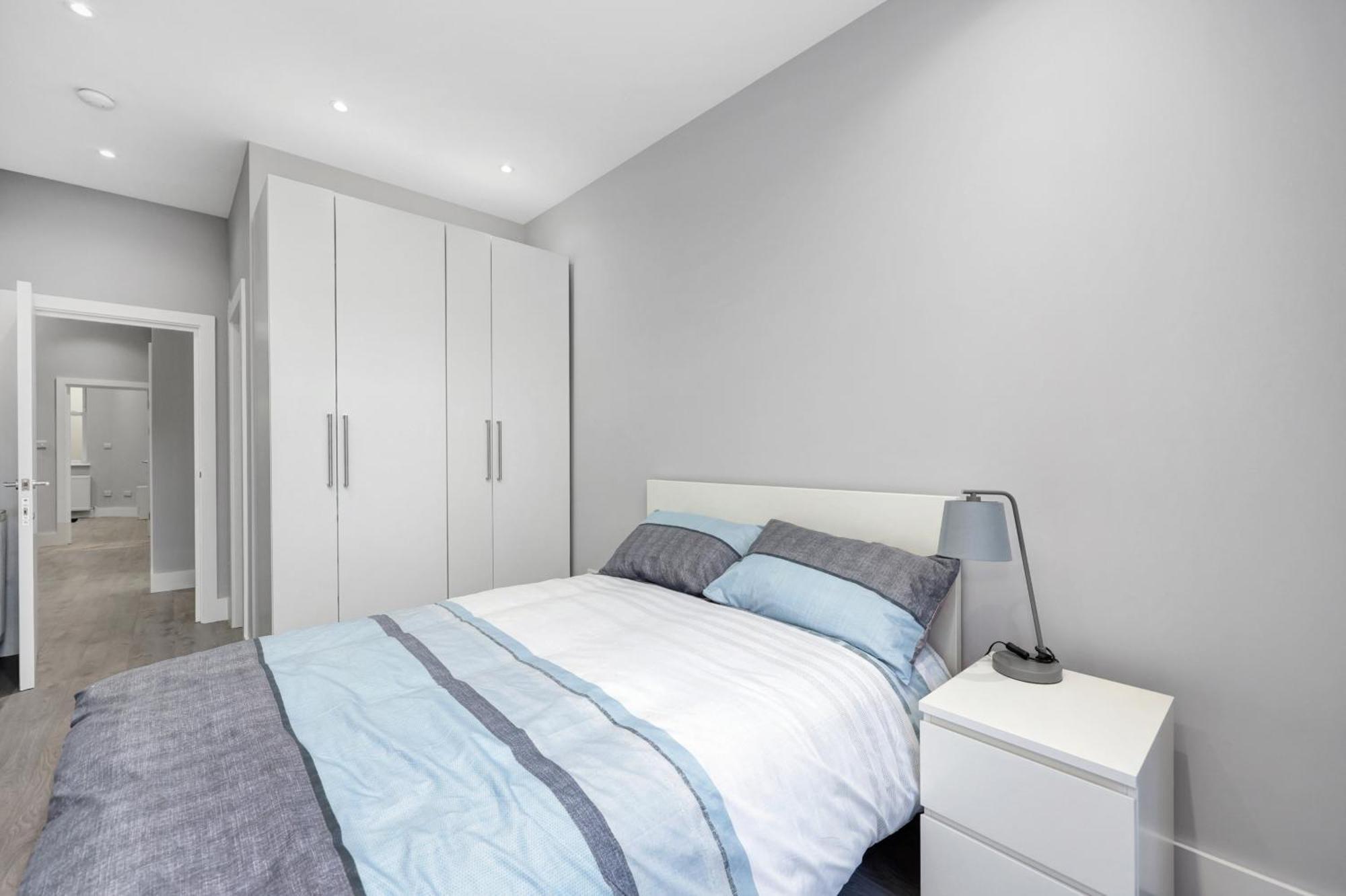 Apartment Your Cosy Modern 3 Double Bedroom - Fully Furnished - 5 Mins Walk To Stn
