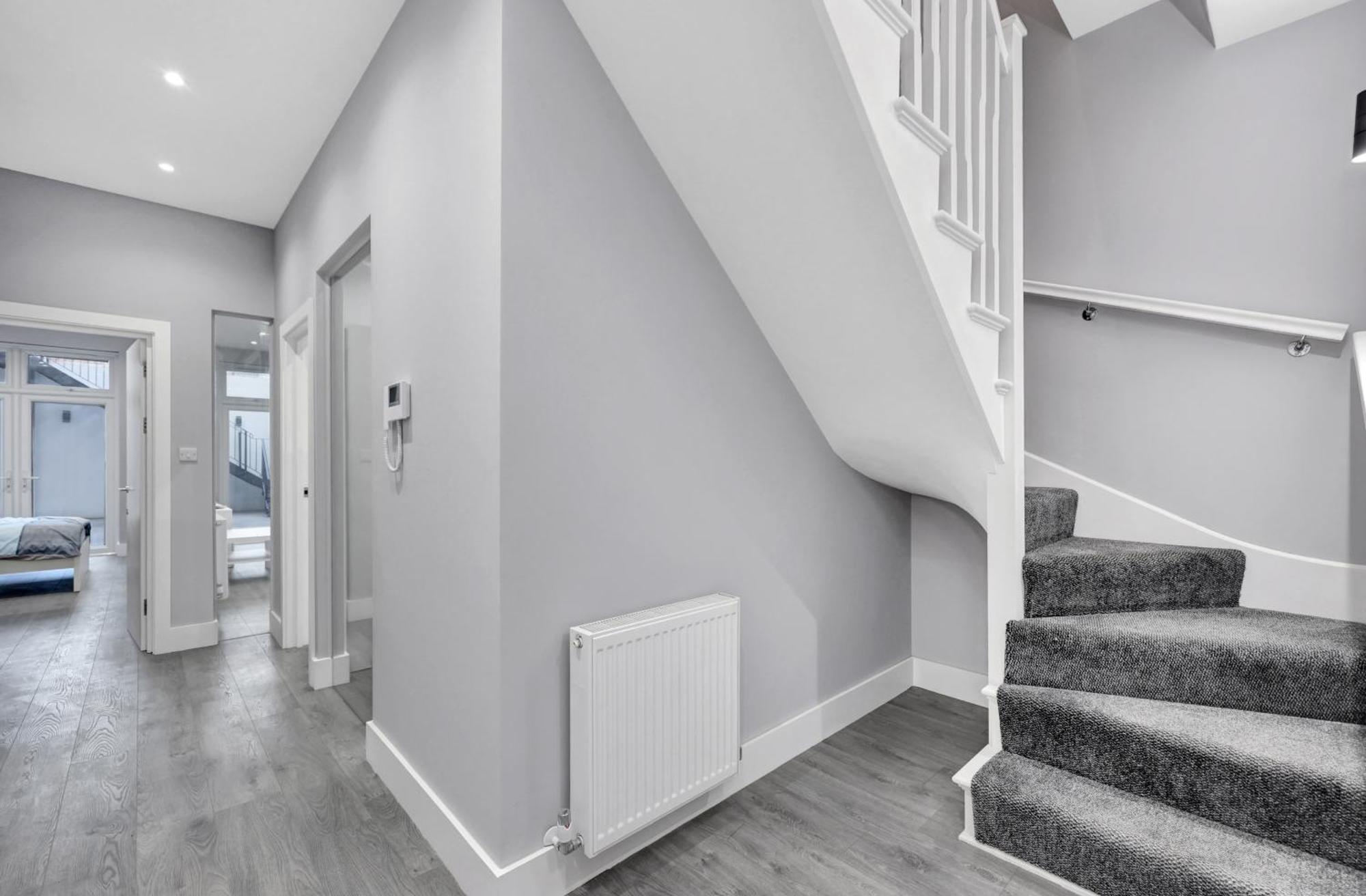 Apartment Your Cosy Modern 3 Double Bedroom - Fully Furnished - 5 Mins Walk To Stn *