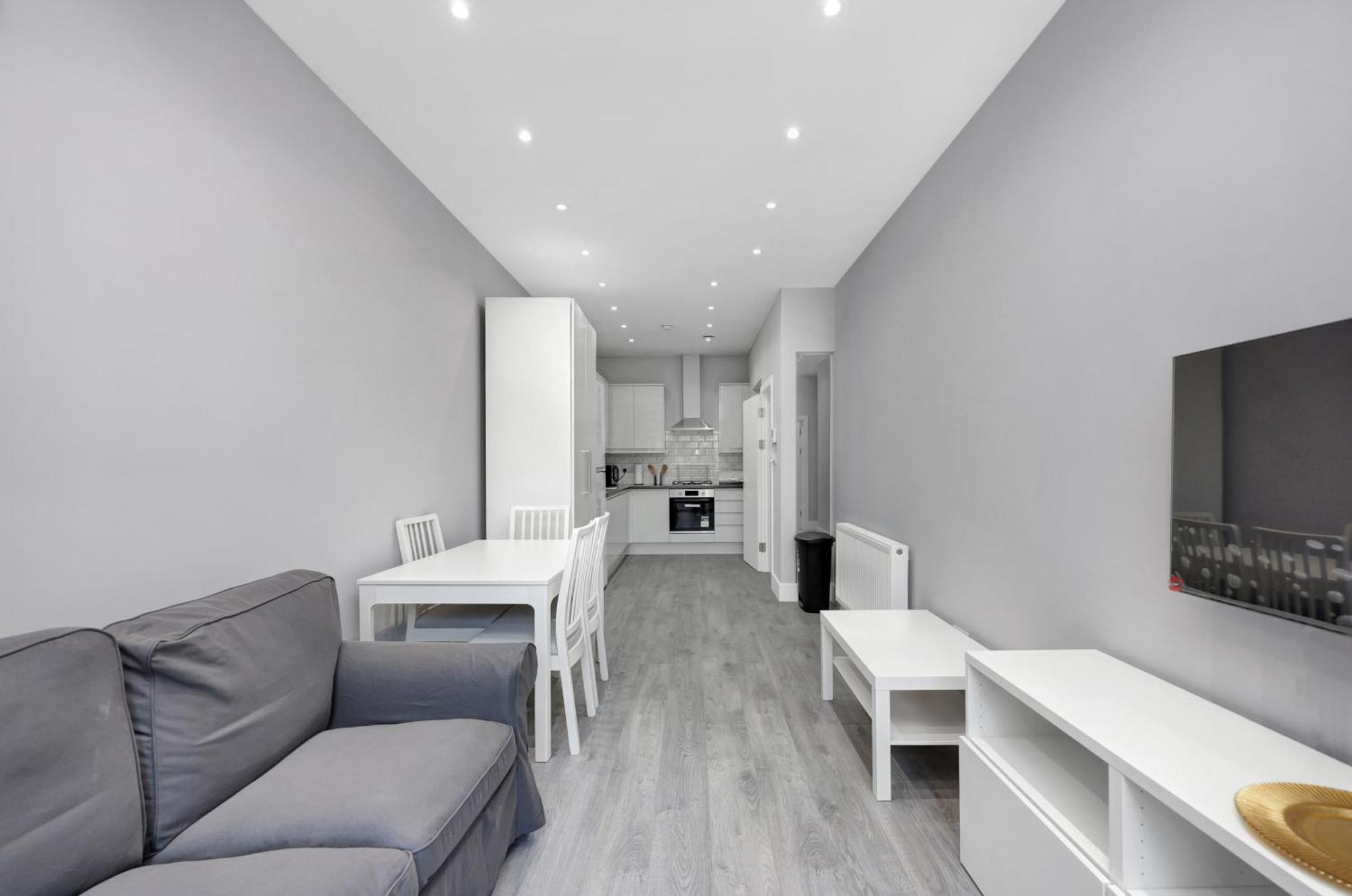 Apartment Your Cosy Modern 3 Double Bedroom - Fully Furnished - 5 Mins Walk To Stn