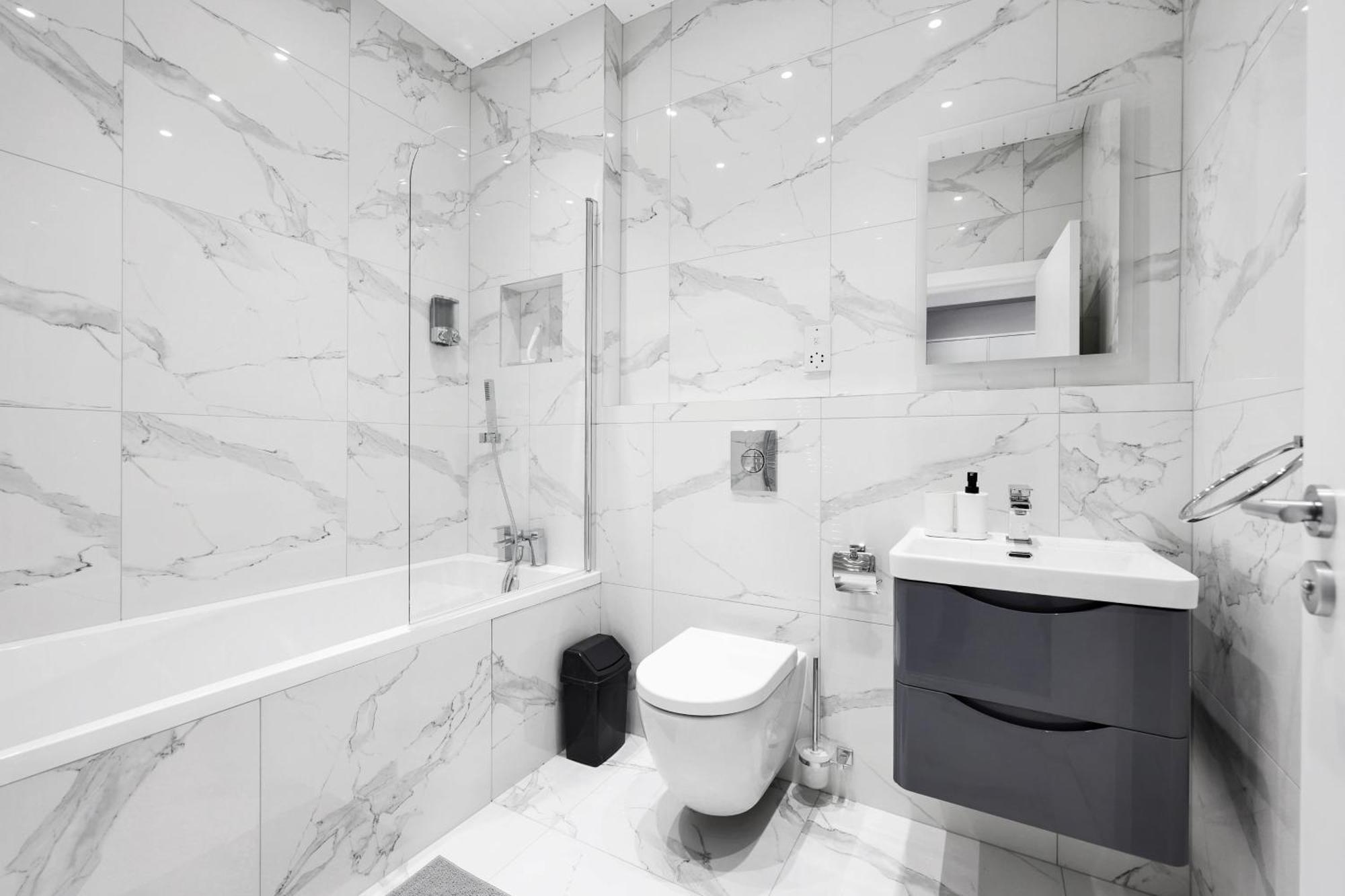 Your Cosy Modern 3 Double Bedroom - Fully Furnished - 5 Mins Walk To Stn Apartment