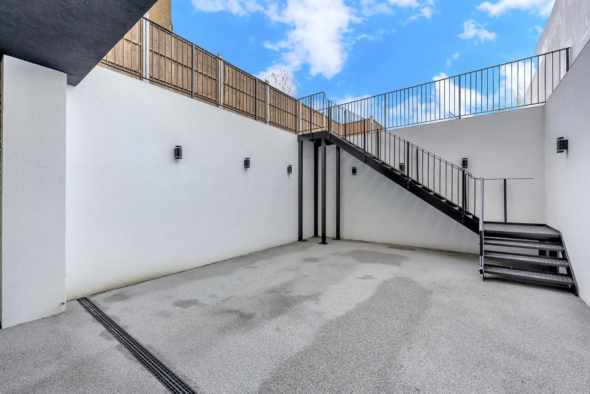 Your Cosy Modern 3 Double Bedroom - Fully Furnished - 5 Mins Walk To Stn London