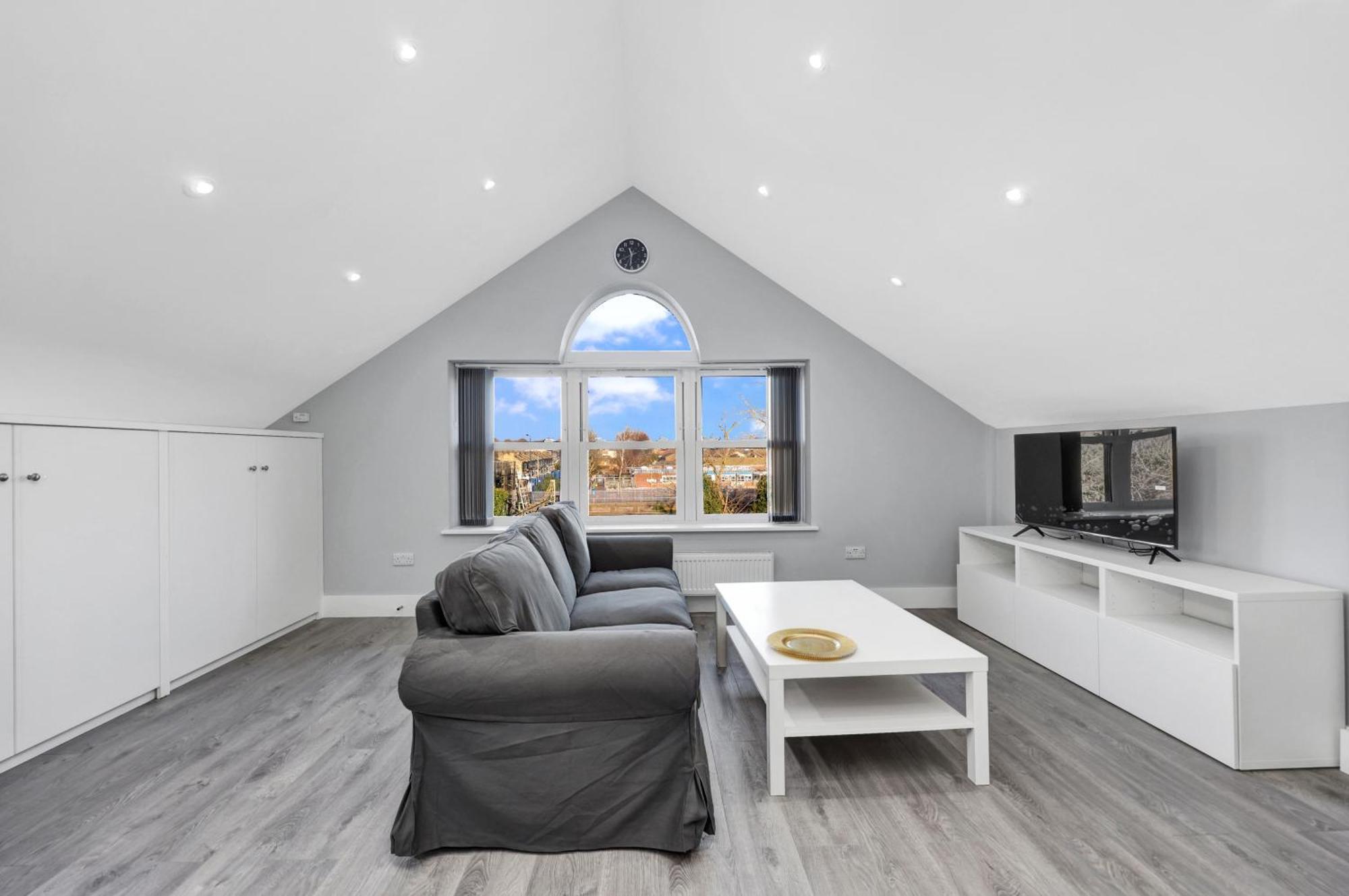 Apartment Your Cosy Modern 2 Double Bedroom Flat Fully Furnished - 5 Mins Walk To Stn Flat 4 *