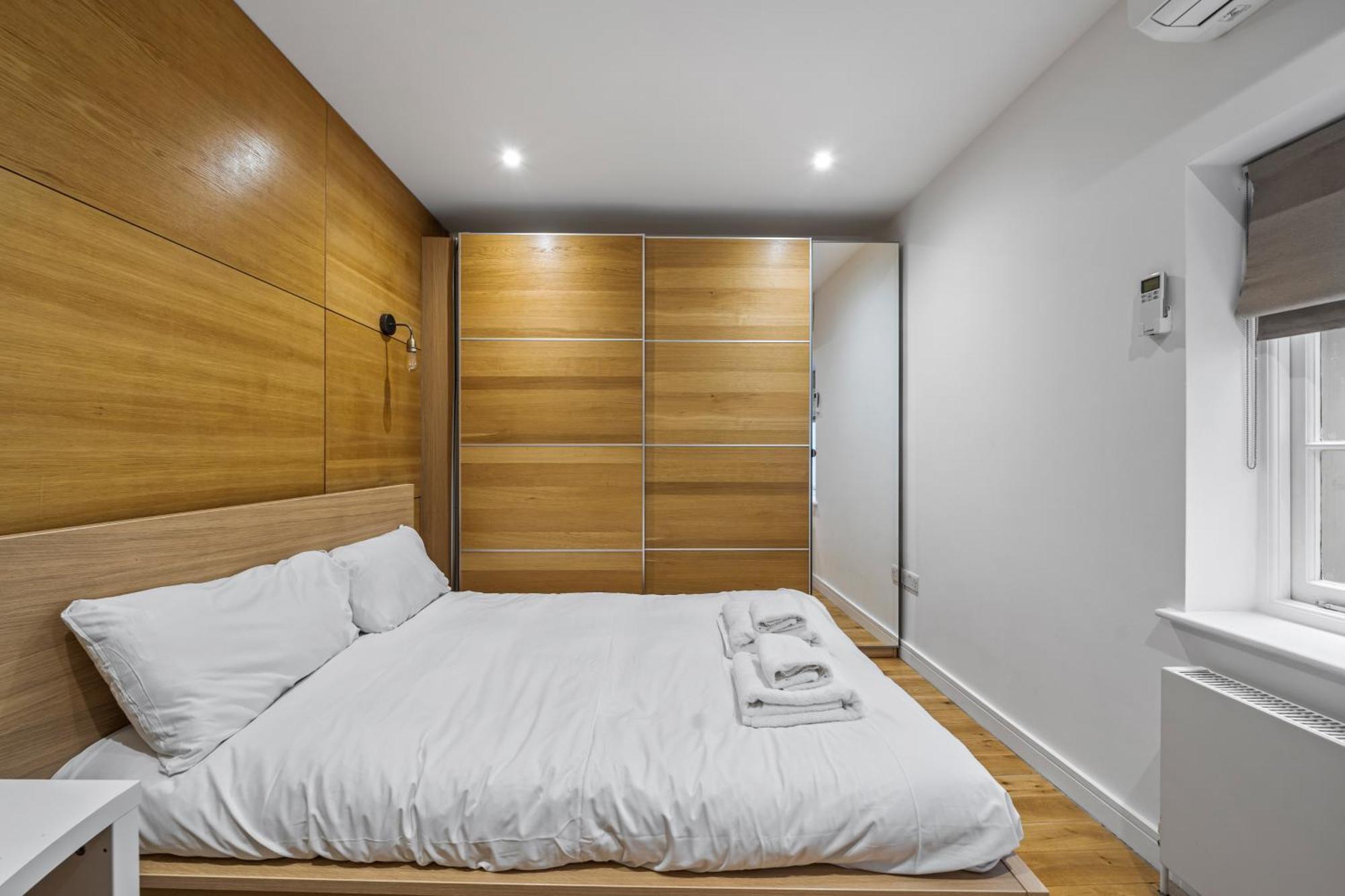 Apartment Stunning 2 Bed 2 Bath With Air Con + Garden