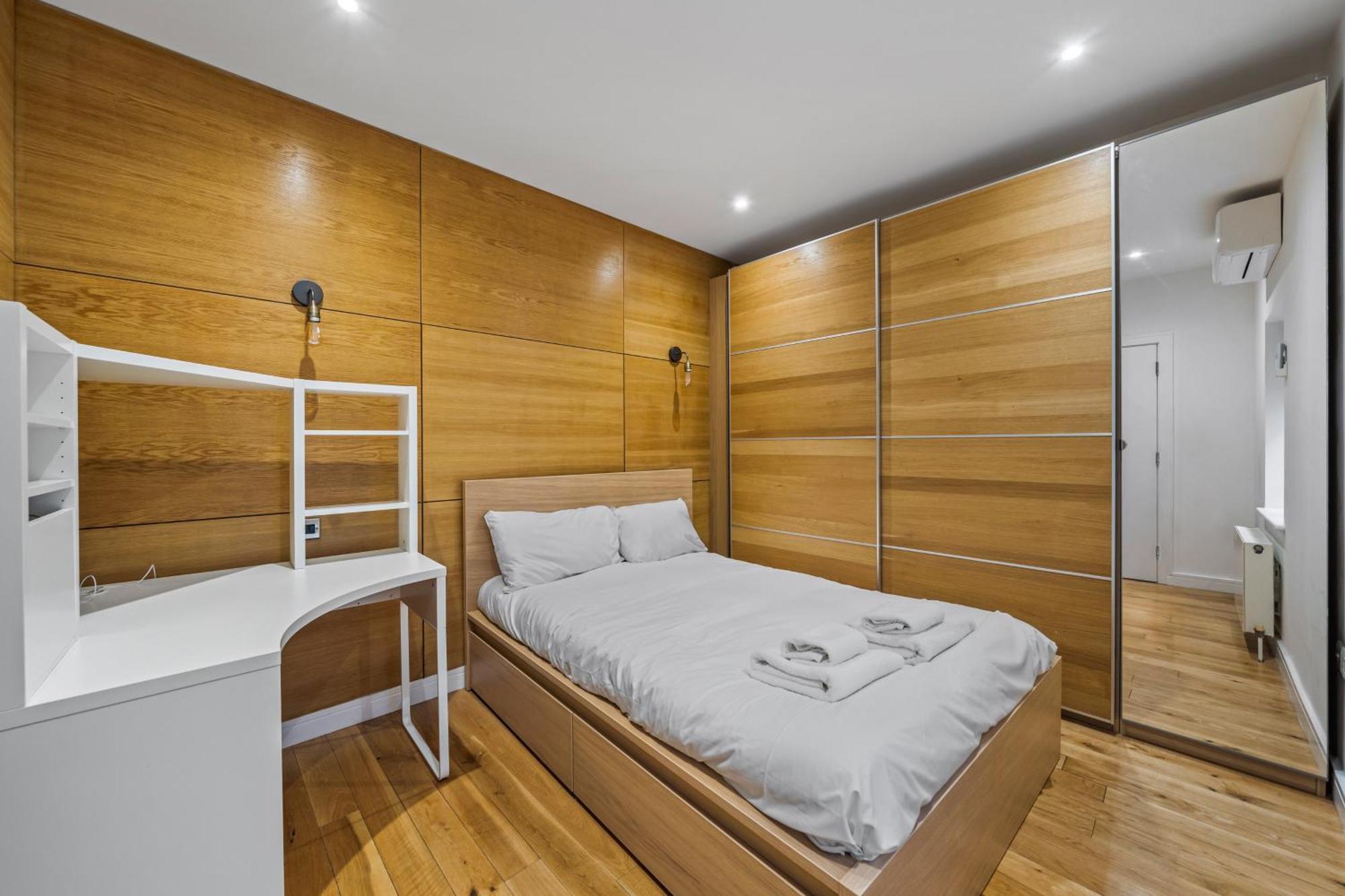 Stunning 2 Bed 2 Bath With Air Con + Garden Apartment London