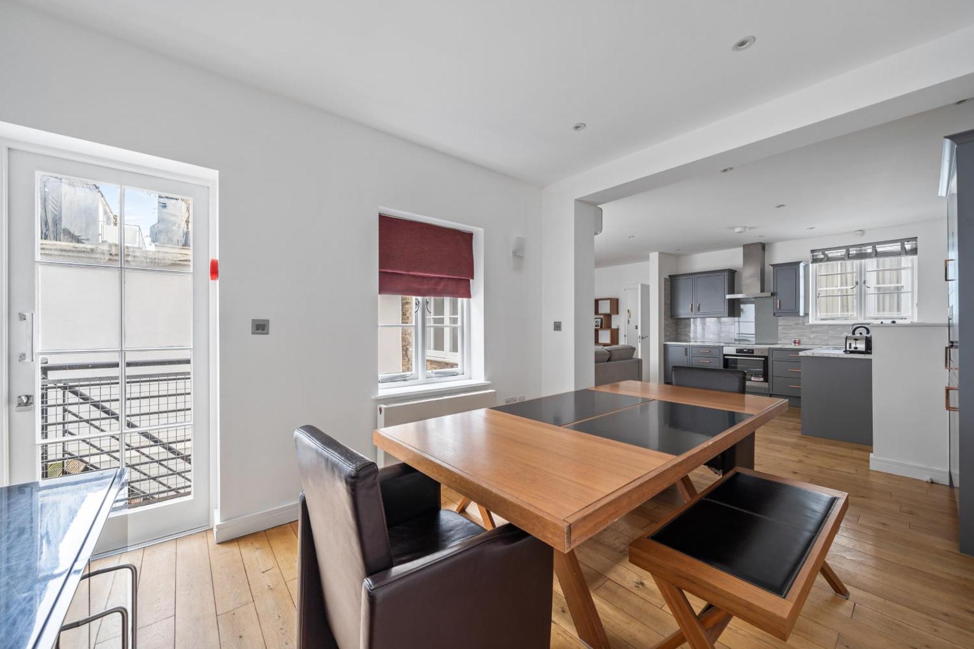 Stunning 2 Bed 2 Bath With Air Con + Garden Apartment
