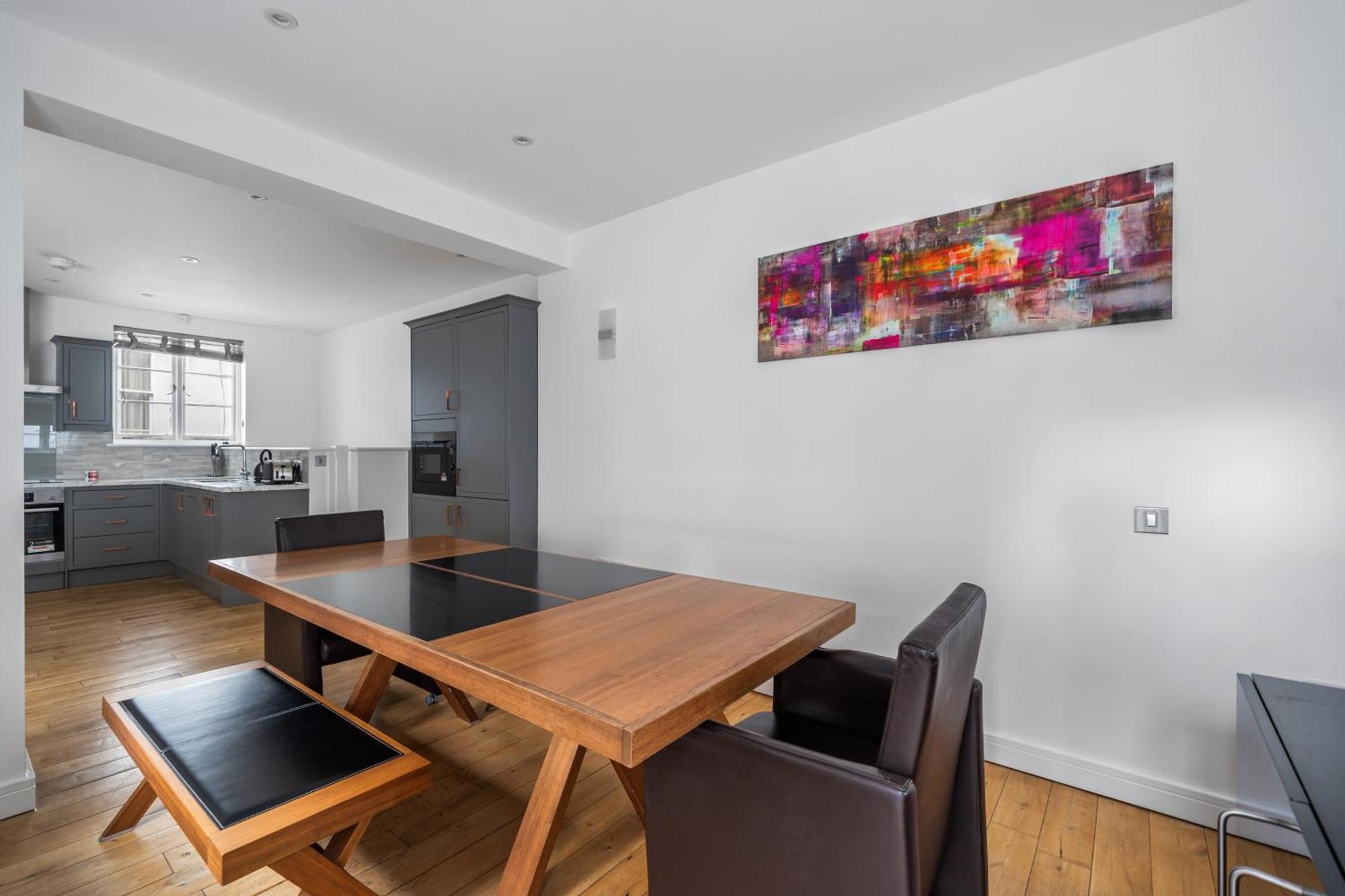 Apartment Stunning 2 Bed 2 Bath With Air Con + Garden London