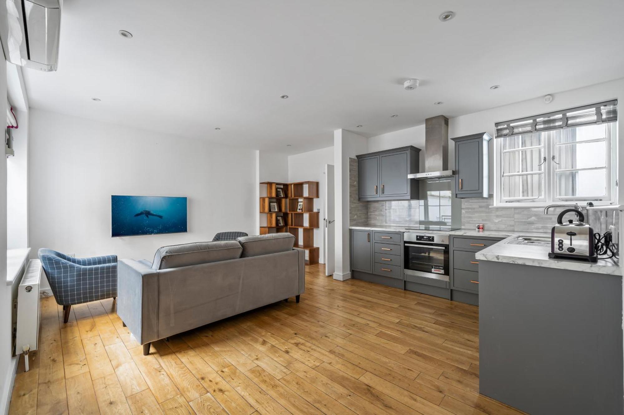 Stunning 2 Bed 2 Bath With Air Con + Garden London
