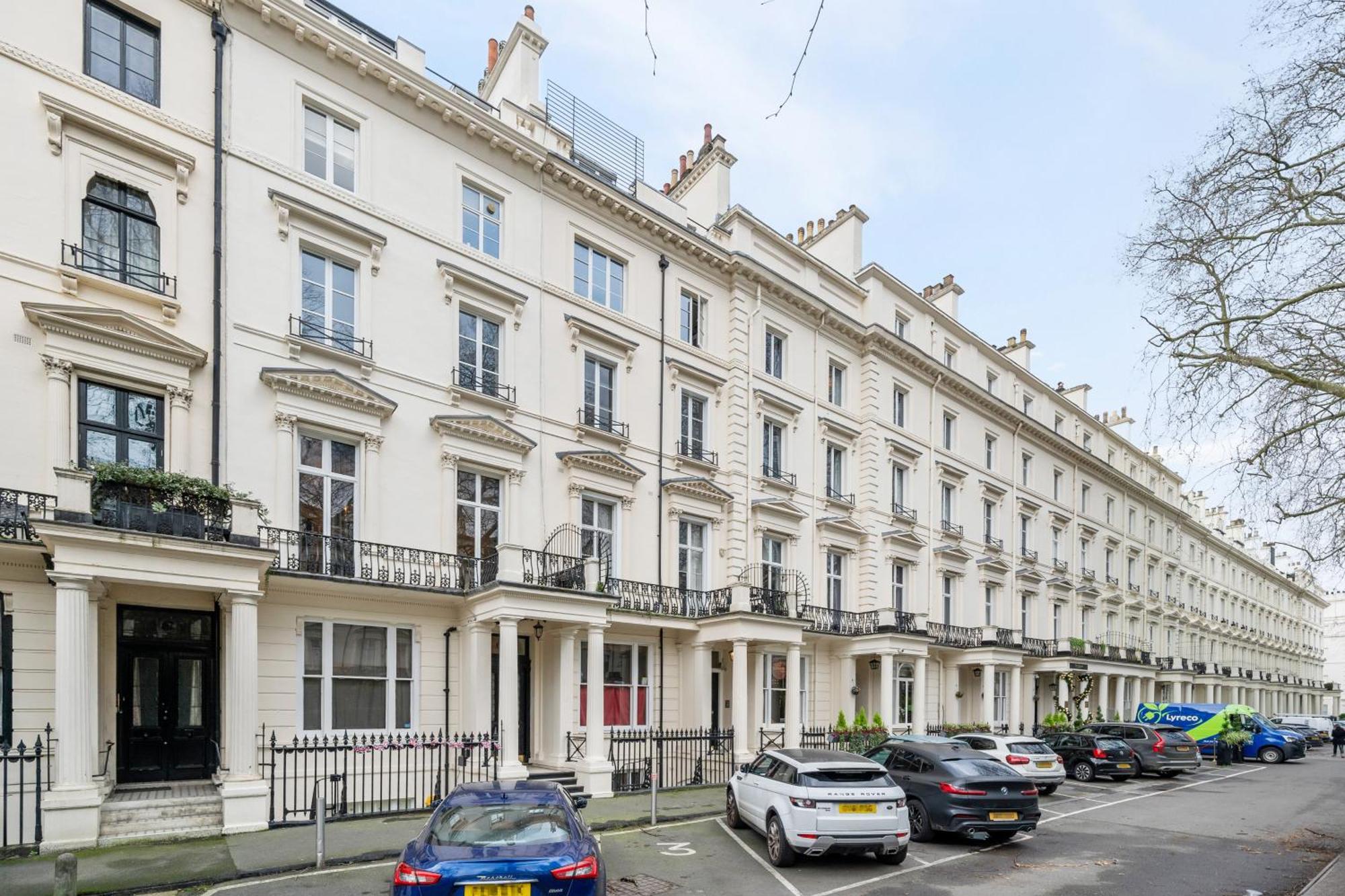 Stunning 2 Bed 2 Bath With Air Con + Garden Apartment London