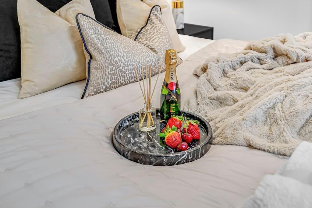 Serene With Garden View - Cozy Retreat For Couples & Solo Travellers Apartamento *