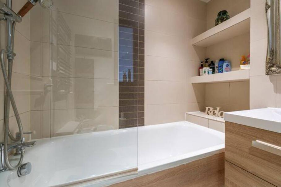 Apartment Super Beautiful Three Bedroom *