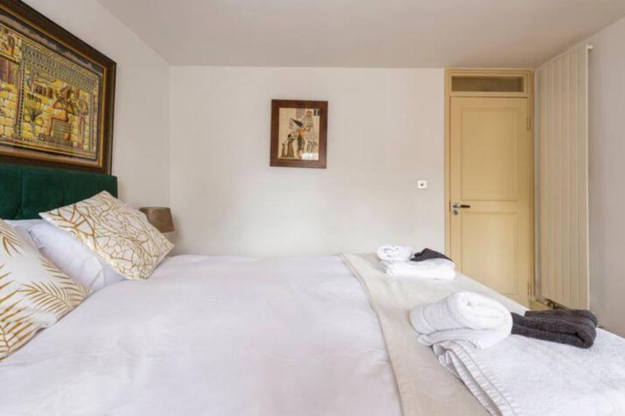 Super Beautiful Three Bedroom * London