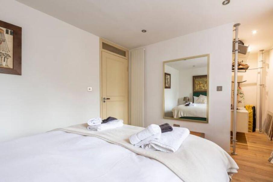 Super Beautiful Three Bedroom Apartment London