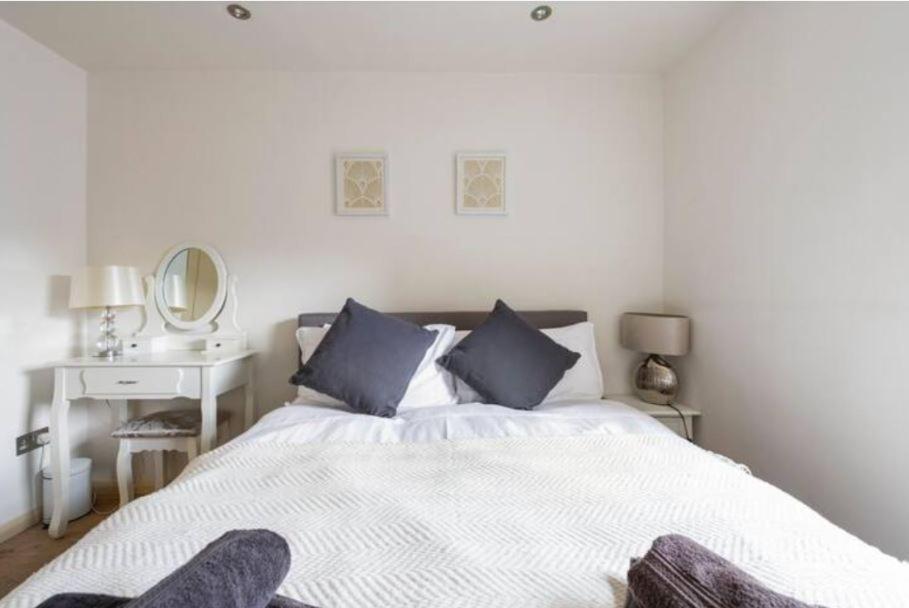 Super Beautiful Three Bedroom Apartment *
