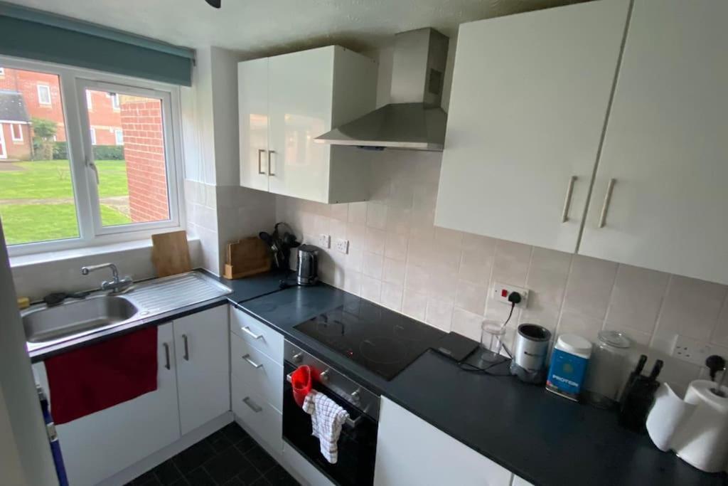 Modern 1 Bedroom Ground Floor Flat *