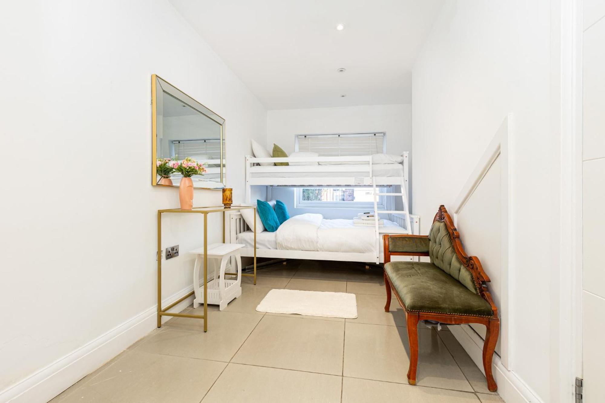 Appartement Luxury 3br Flat, Parking & Garden, Nw Londen