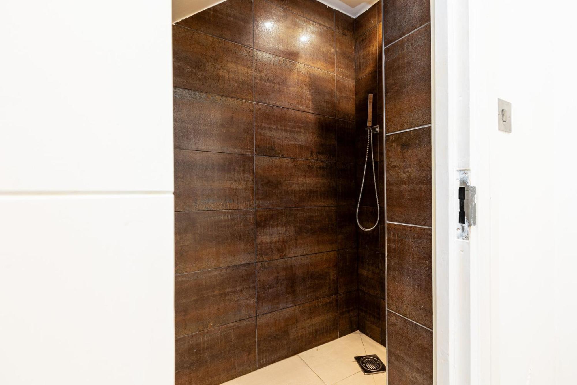 Luxury 3br Flat, Parking & Garden, Nw Appartement *