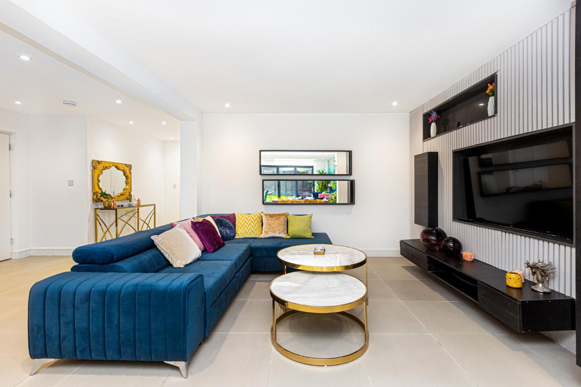 Luxury 3br Flat, Parking & Garden, Nw Appartement *