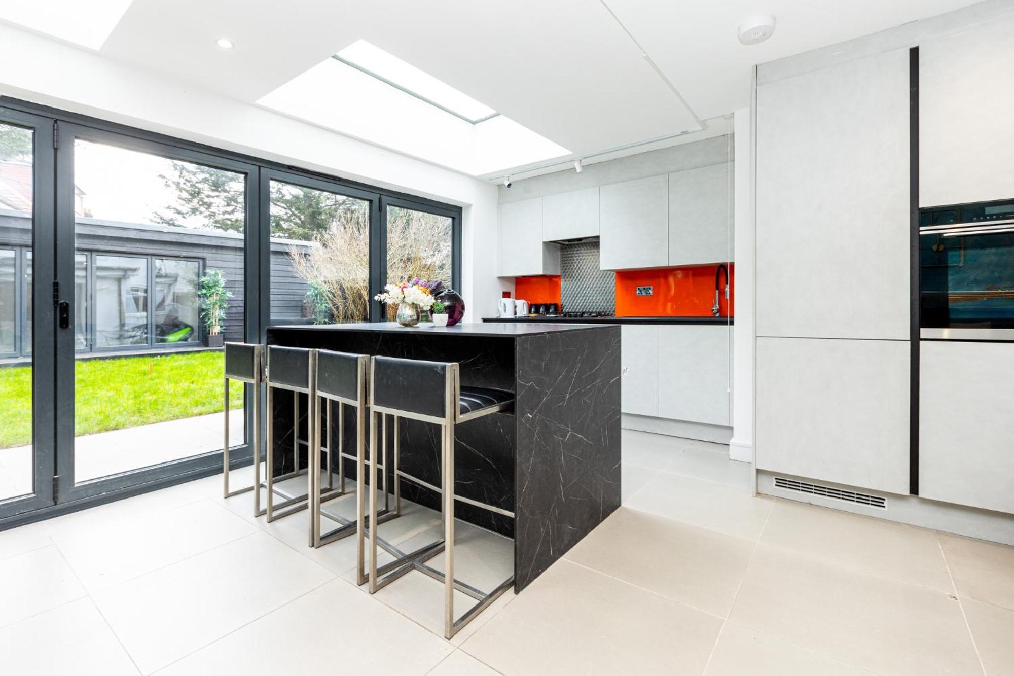 Luxury 3br Flat, Parking & Garden, Nw * London