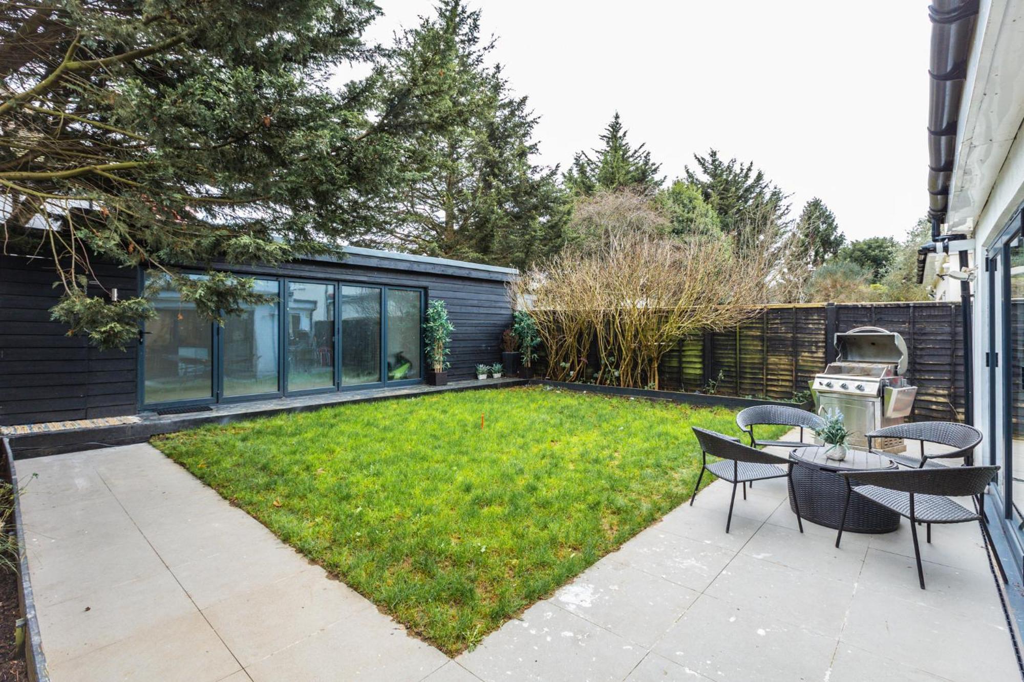 Appartement Luxury 3br Flat, Parking & Garden, Nw Londen
