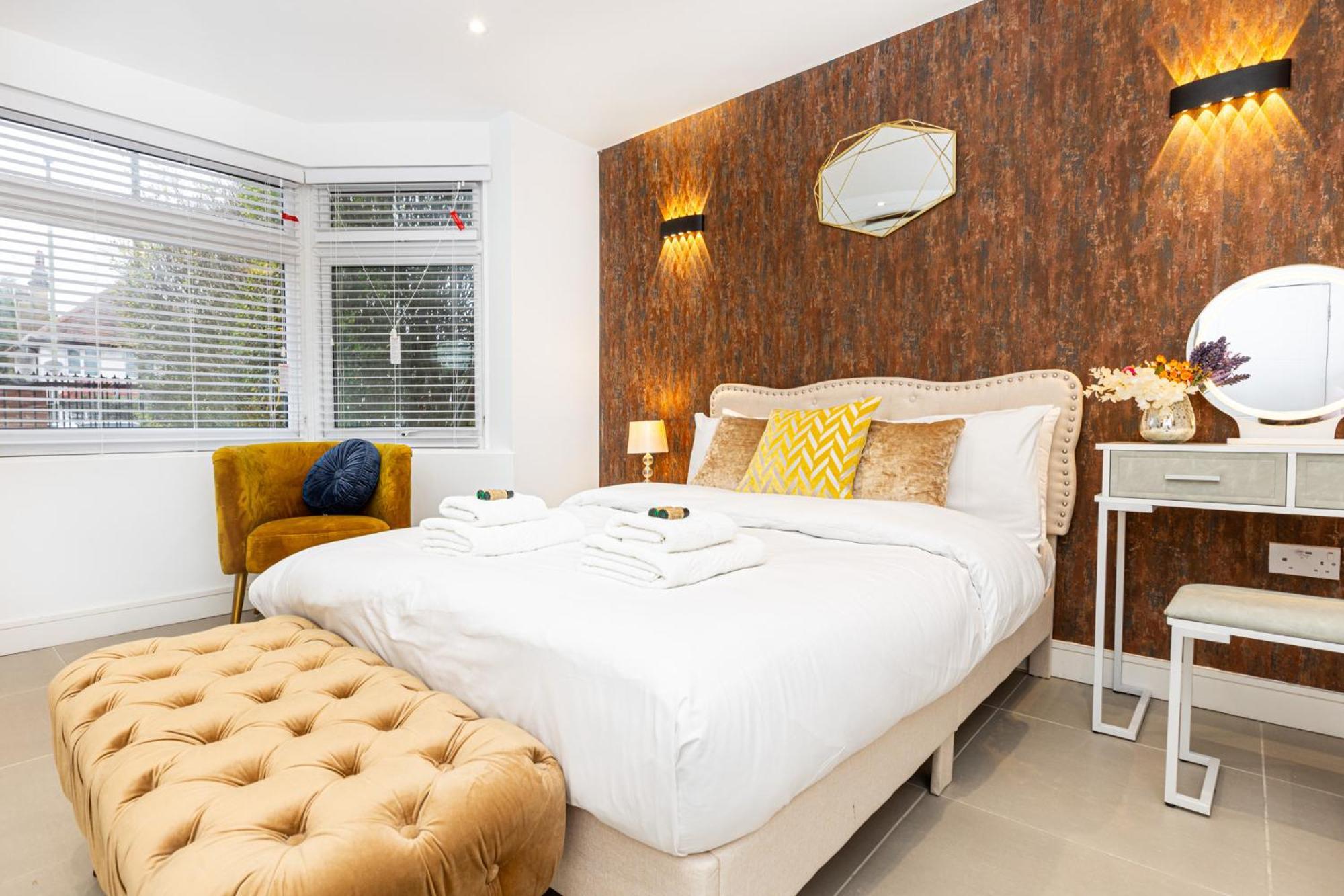 Apartment Luxury 3br Flat, Parking & Garden, Nw *