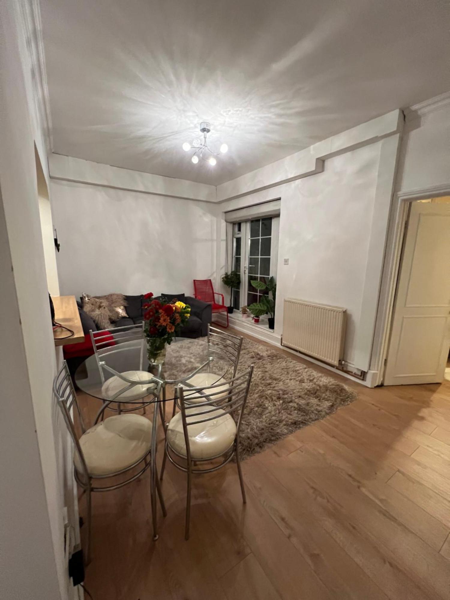 Double Bedroom In Chelsea *