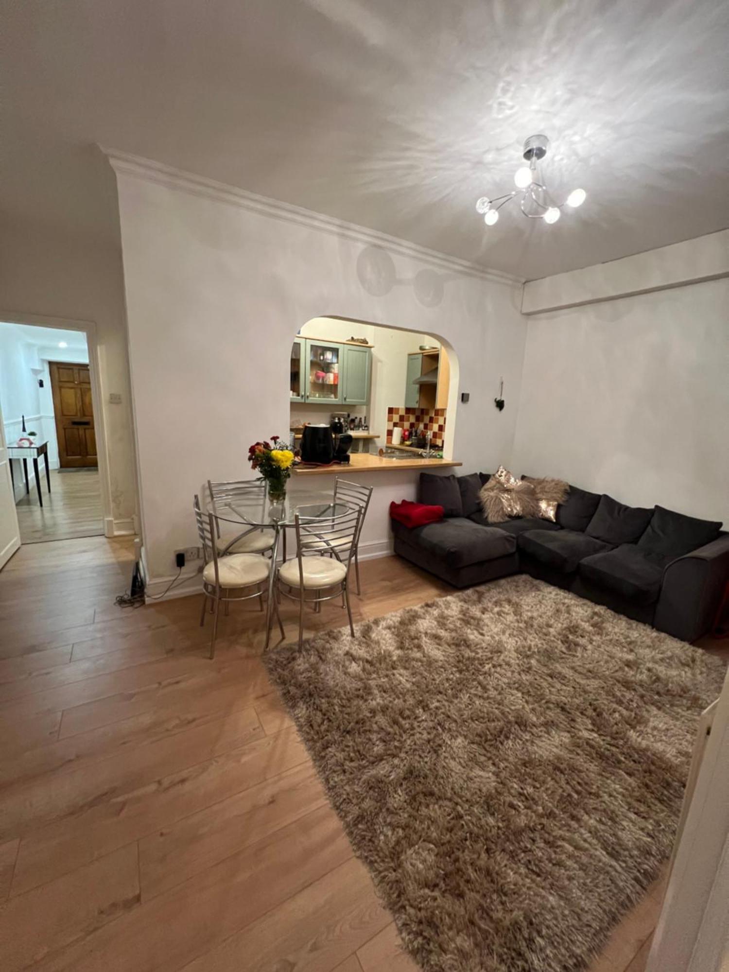 Double Bedroom In Chelsea Homestay