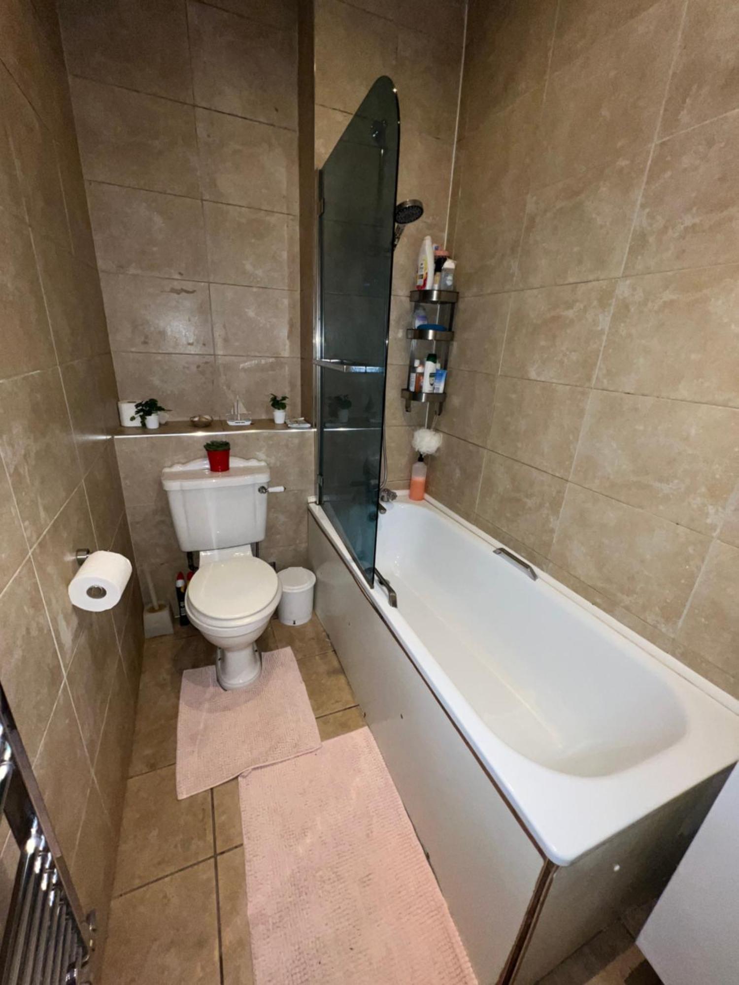 Double Bedroom In Chelsea Homestay