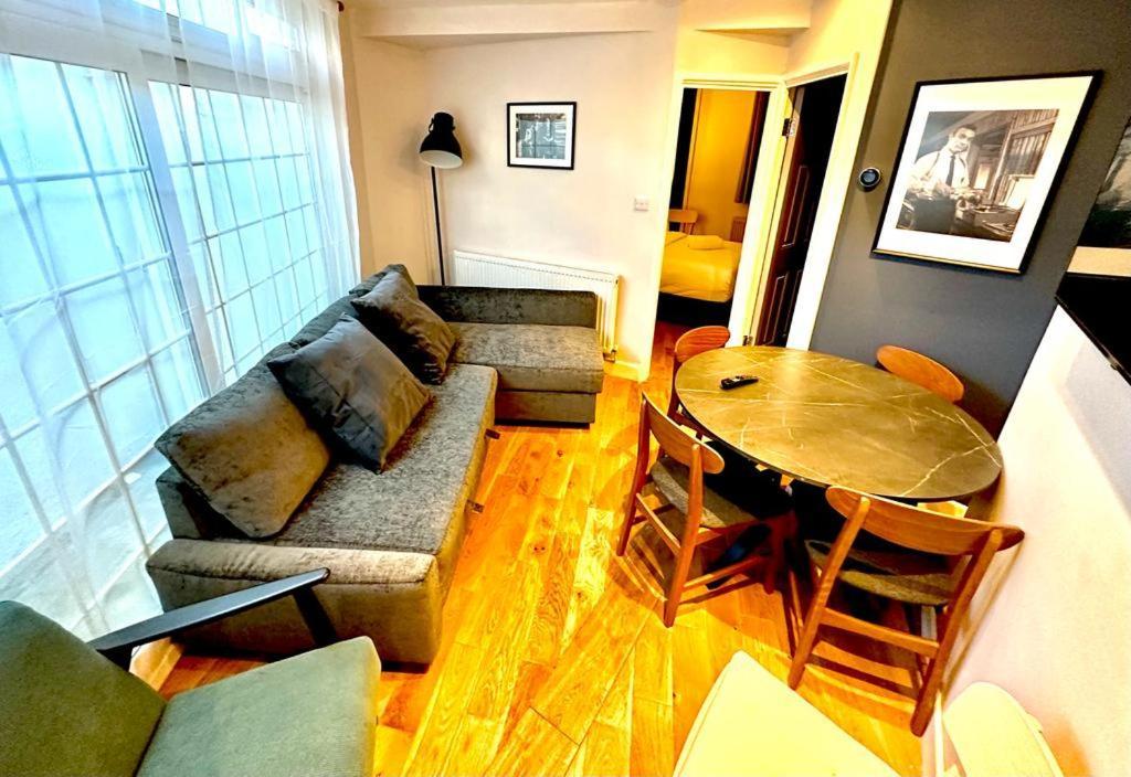Doric Apartment *